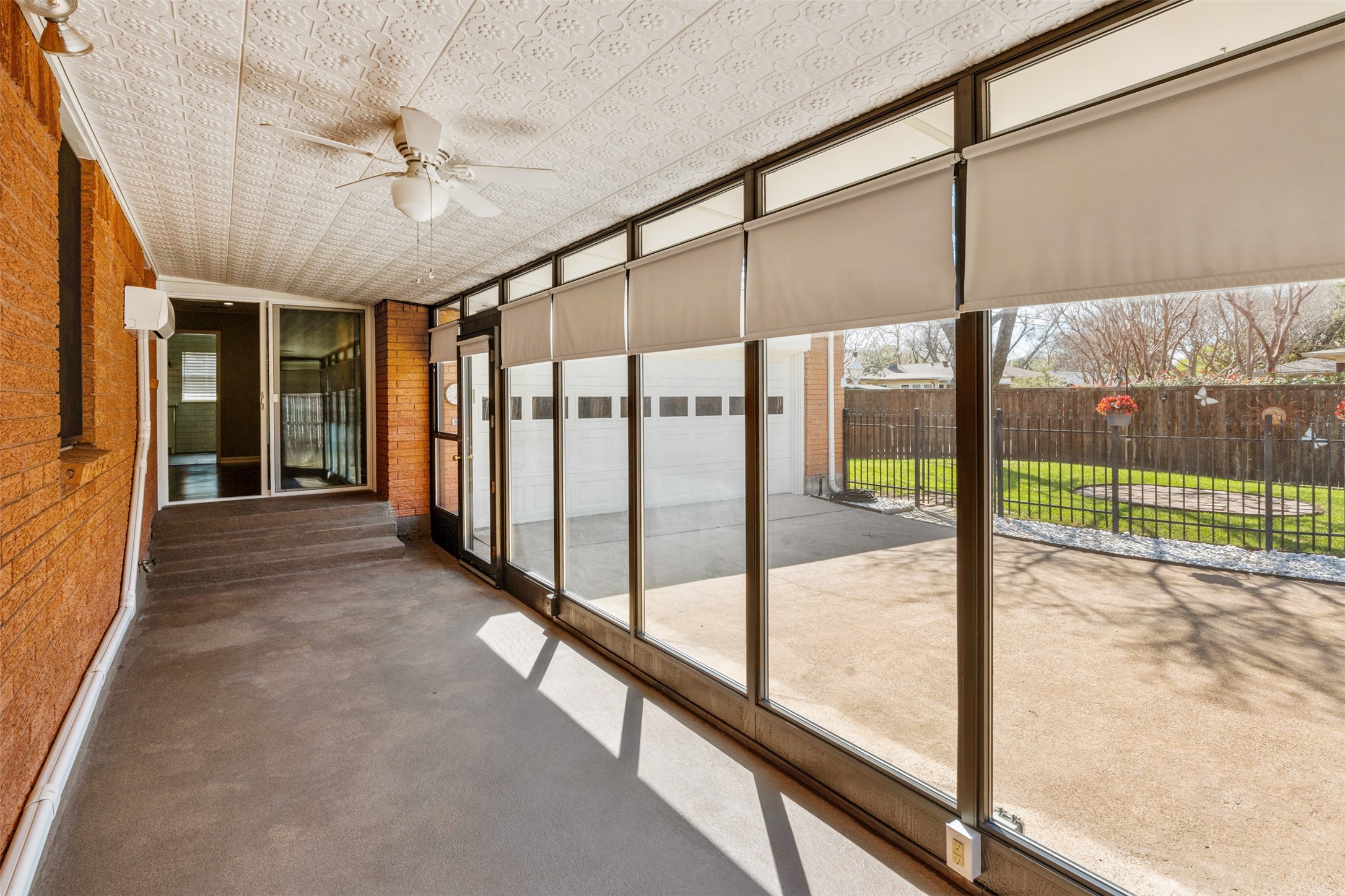 5811 Clendenin Avenue Dallas TX 75228