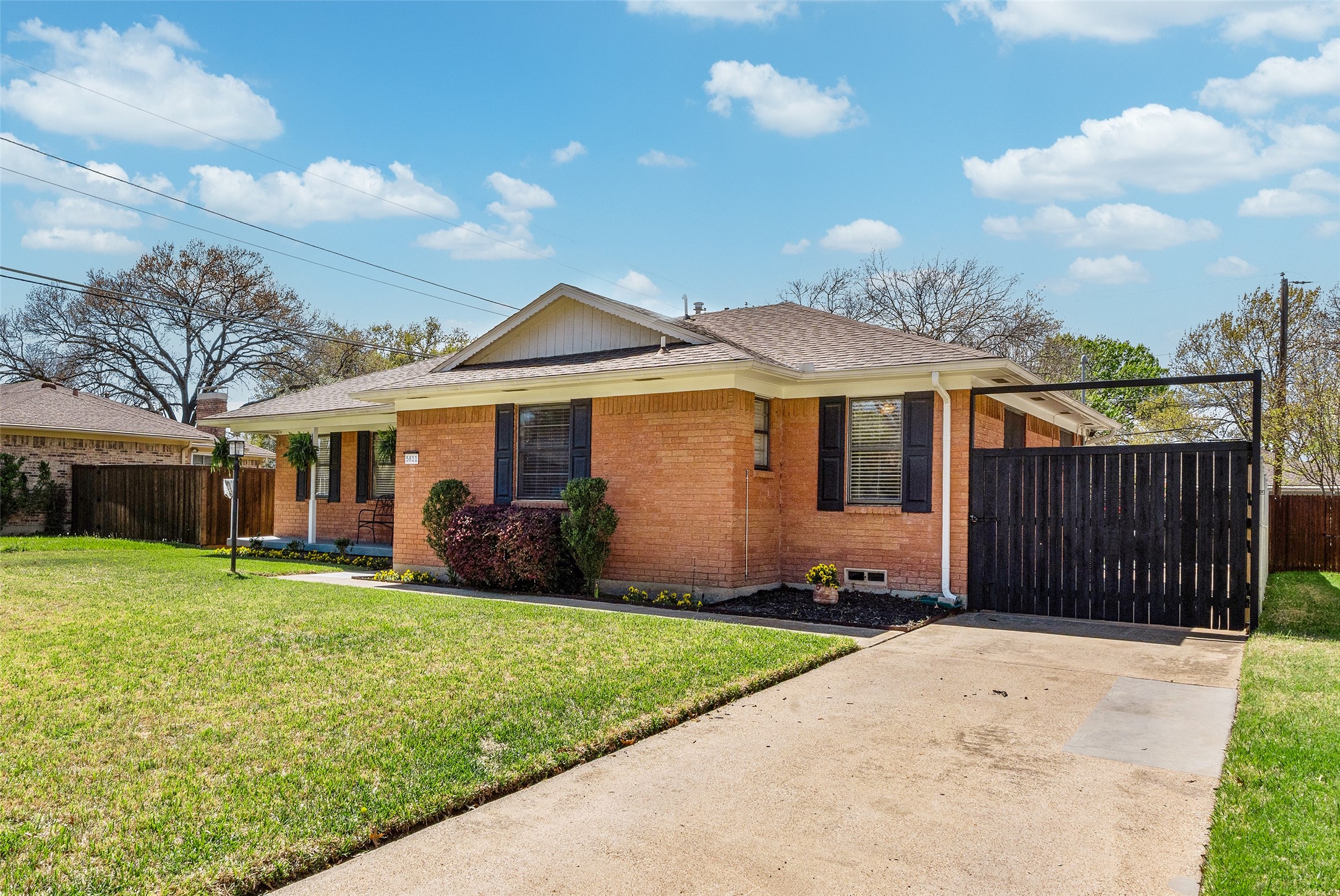 5811 Clendenin Avenue Dallas TX 75228