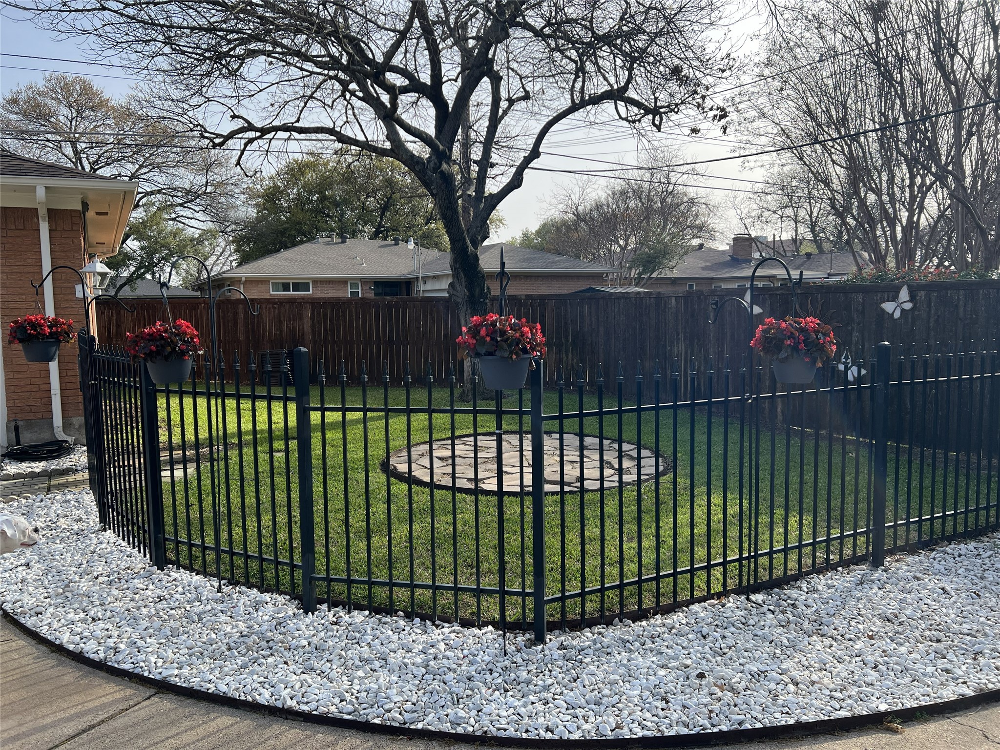 5811 Clendenin Avenue Dallas TX 75228
