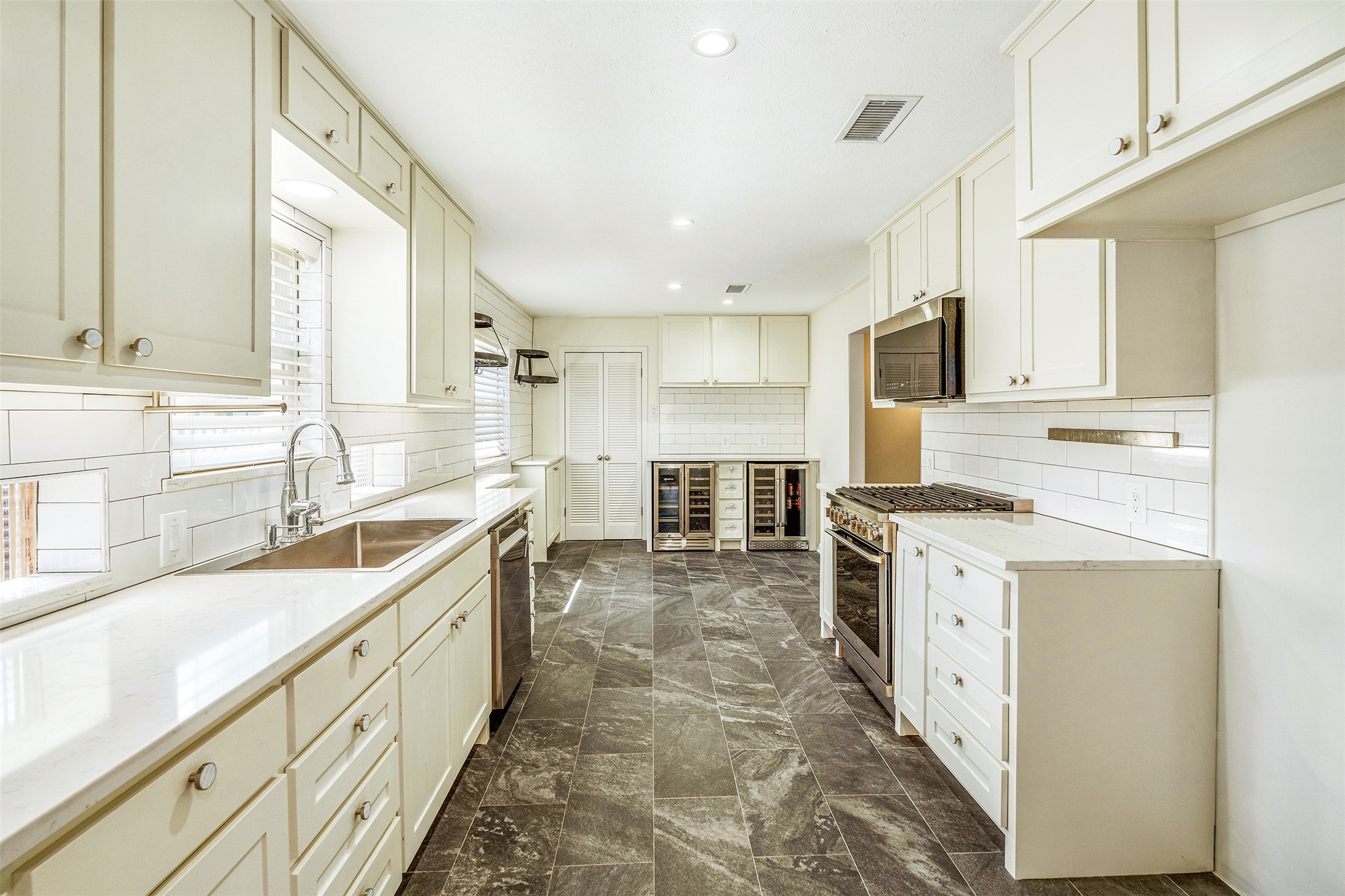 5811 Clendenin Avenue Dallas TX 75228