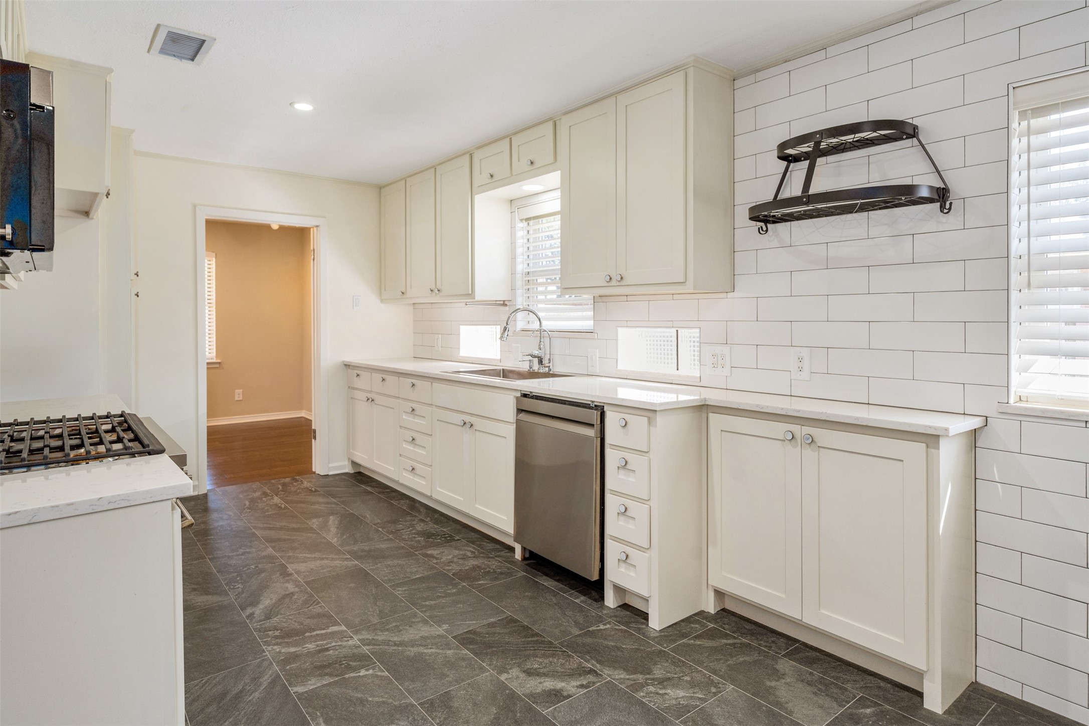 5811 Clendenin Avenue Dallas TX 75228