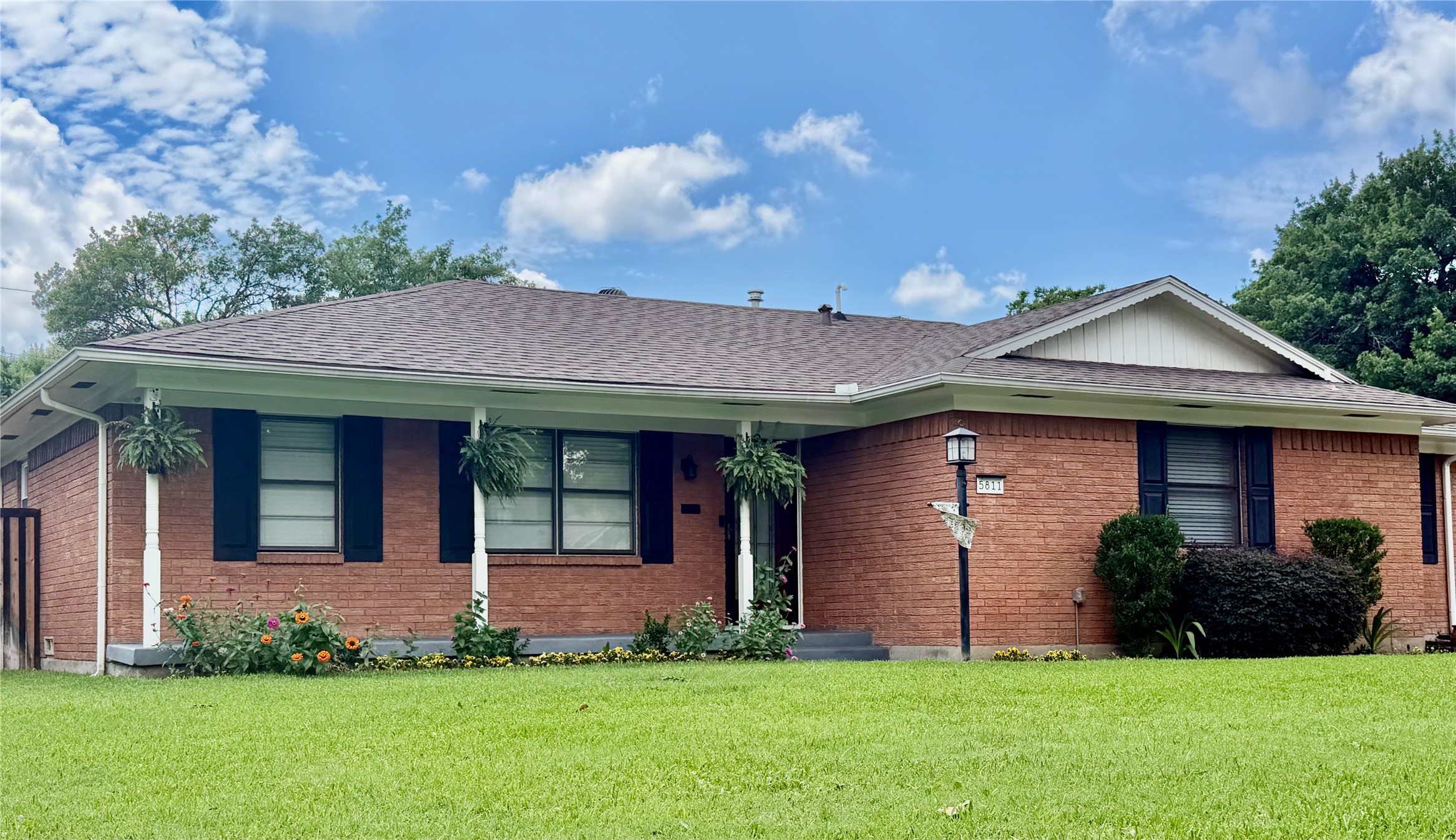 5811 Clendenin Avenue Dallas TX 75228