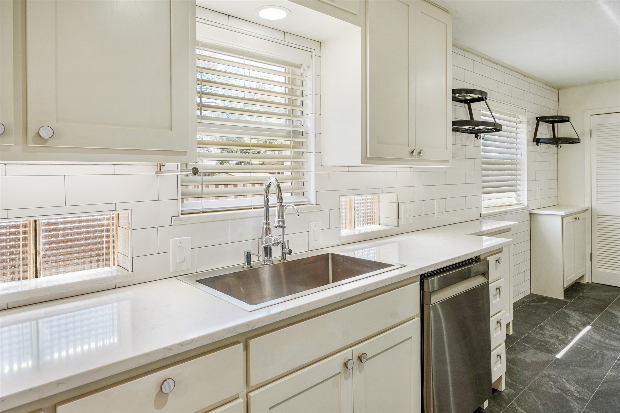 5811 Clendenin Avenue Dallas TX 75228