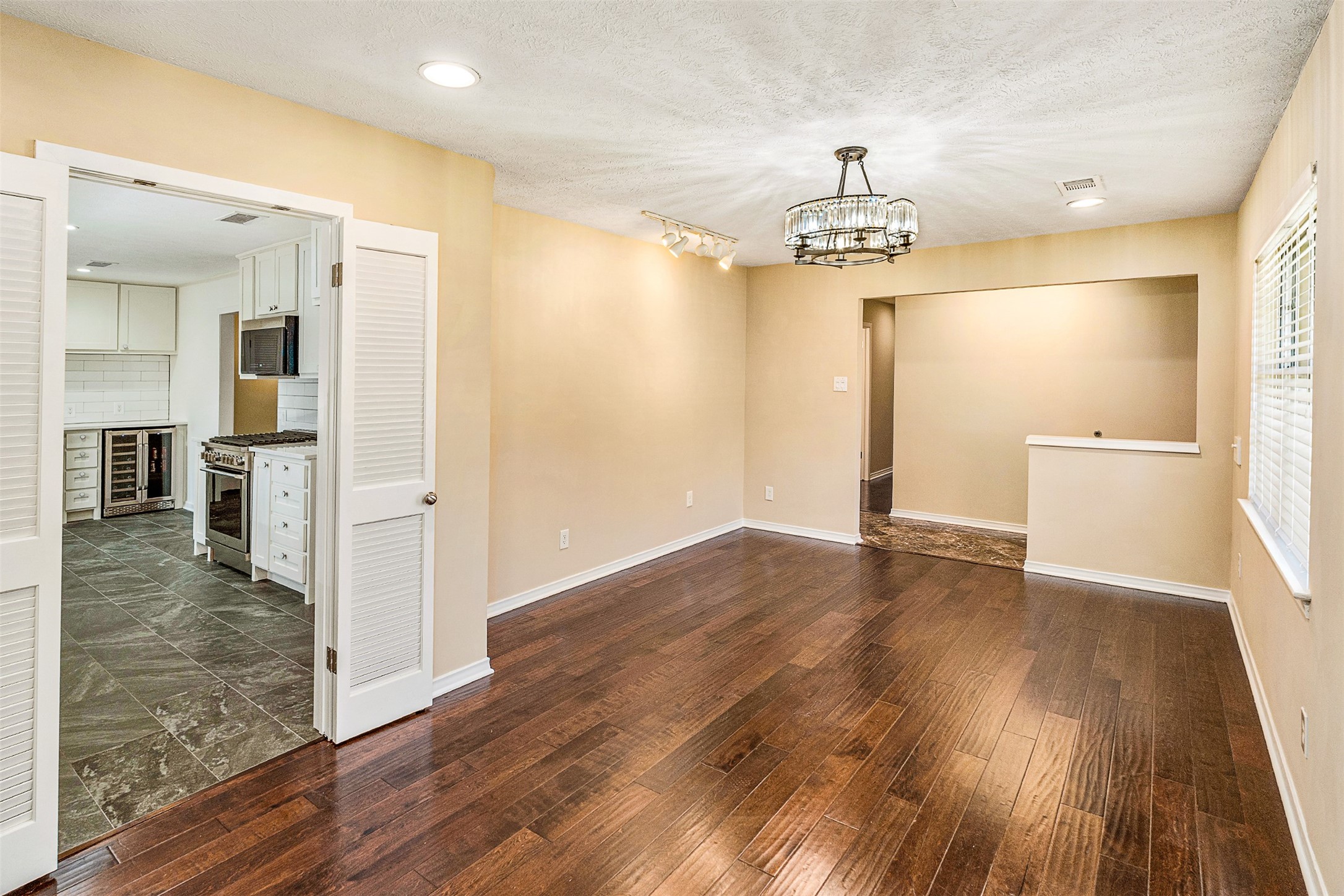 5811 Clendenin Avenue Dallas TX 75228