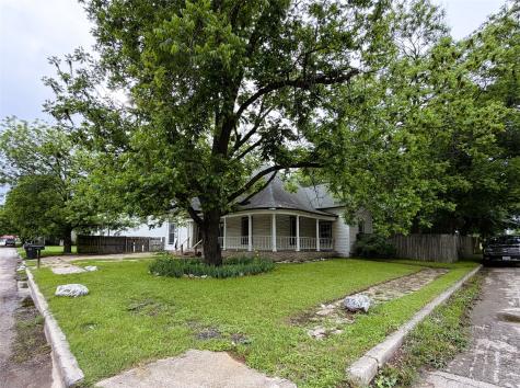 215 Heath Street Cleburne TX 76031