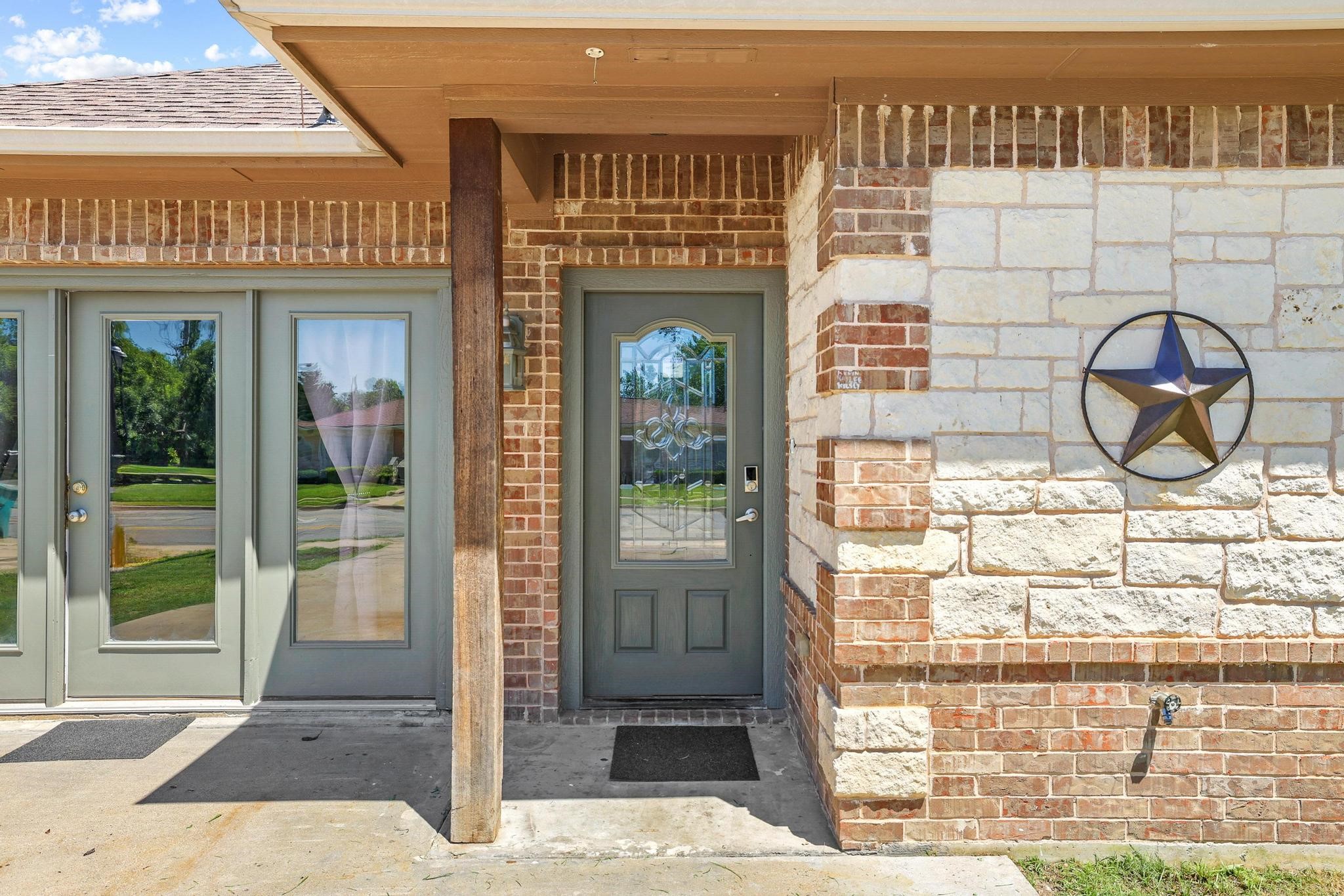 303 E Brockett Street Sherman TX 75090