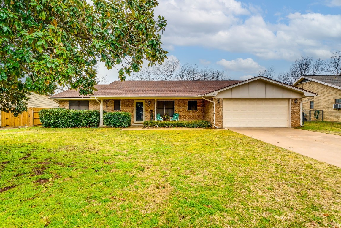 1210 N Dale Avenue Stephenville TX 76401