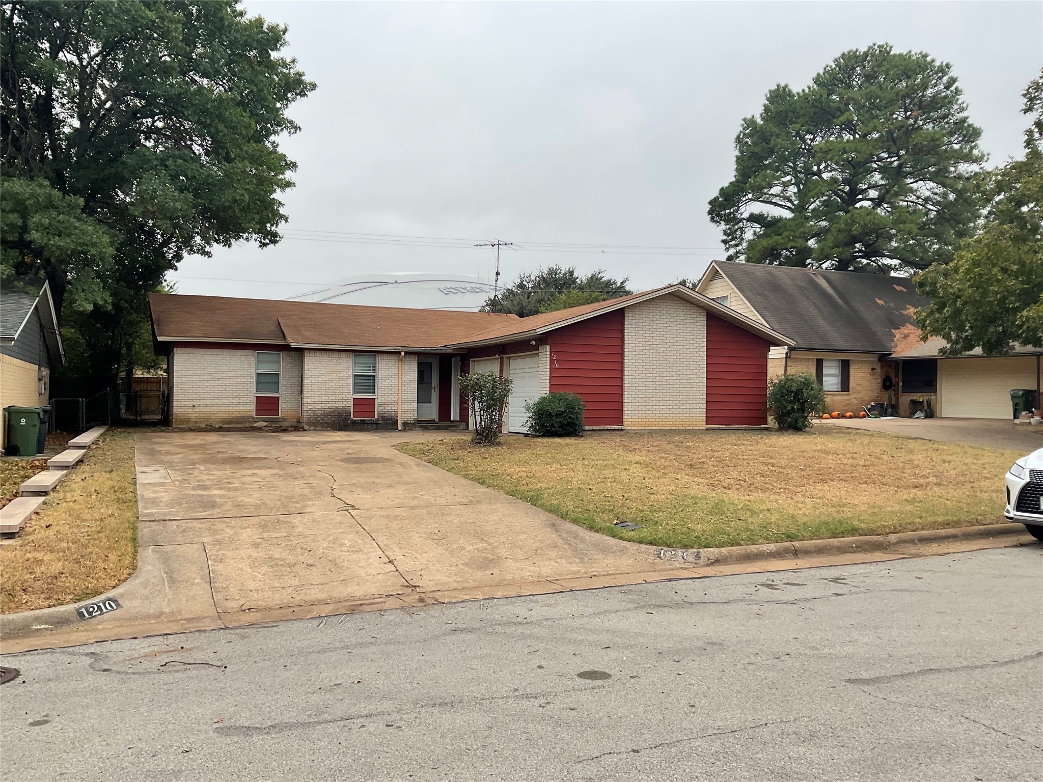 1210 Woodbrook Street Arlington TX 76011