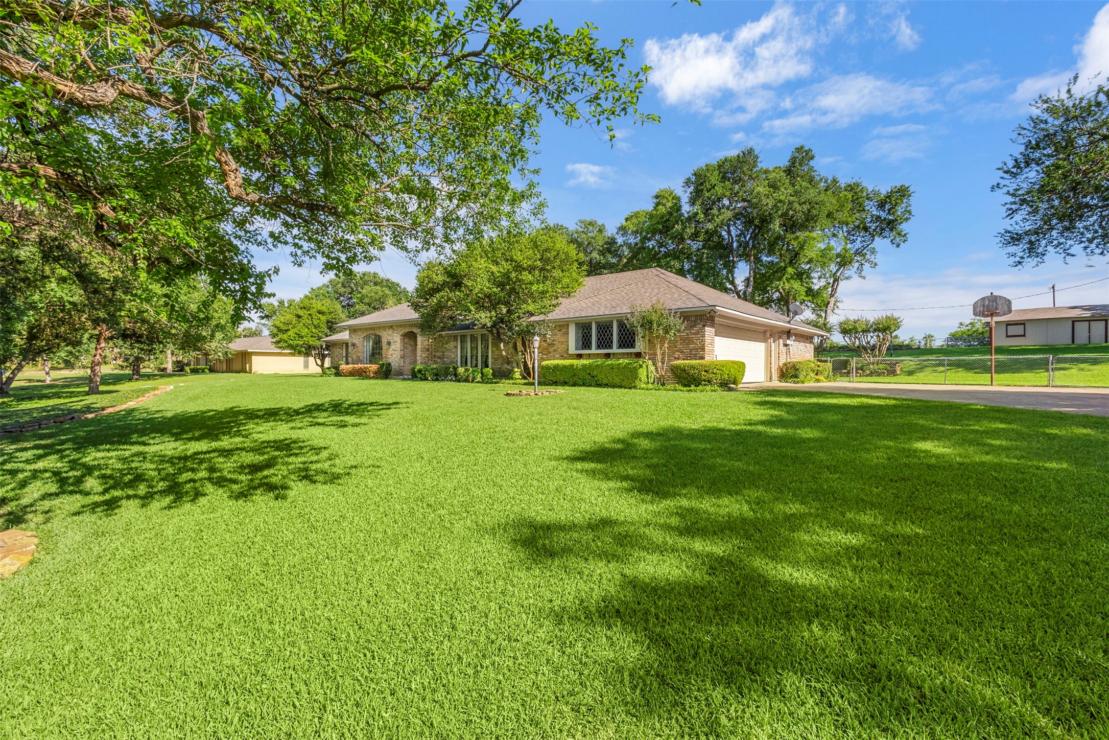 110 Cedar Drive Oak Leaf TX 75154