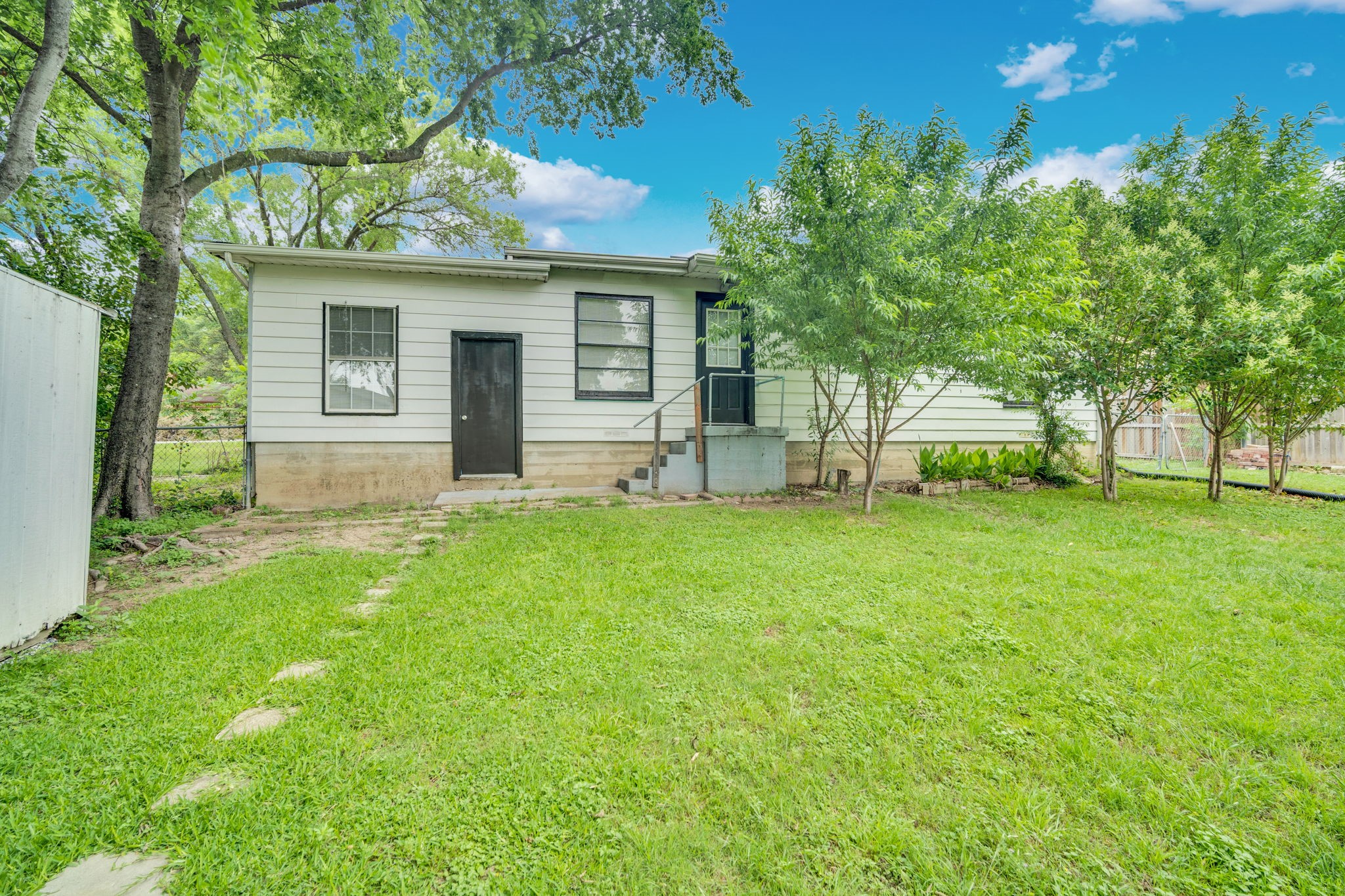 207 N Lyndalyn Avenue Desoto TX 75115
