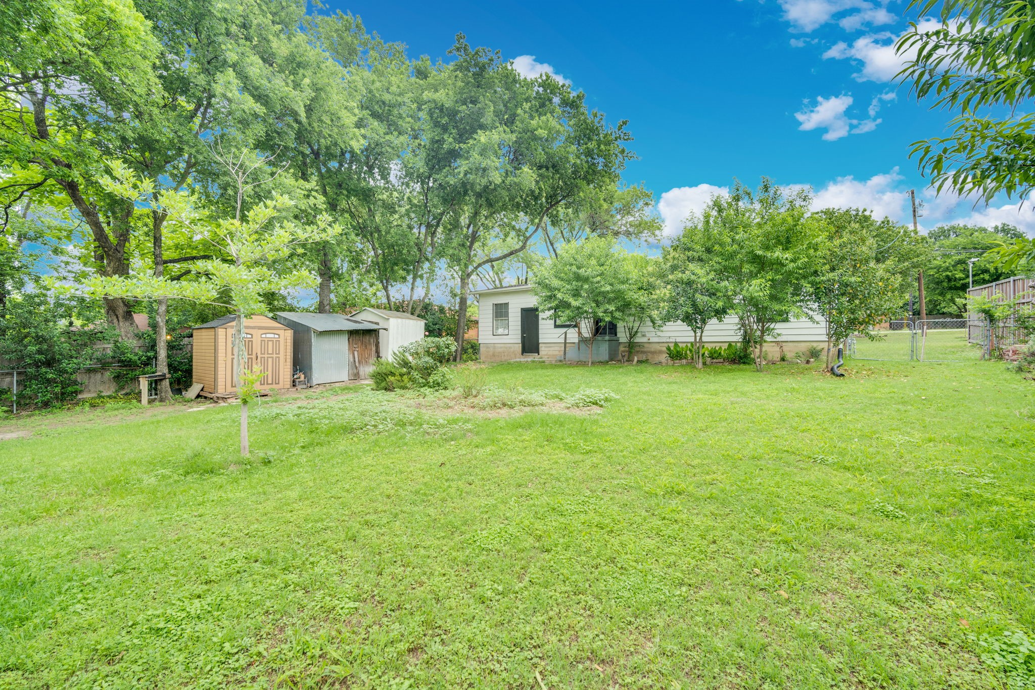 207 N Lyndalyn Avenue Desoto TX 75115