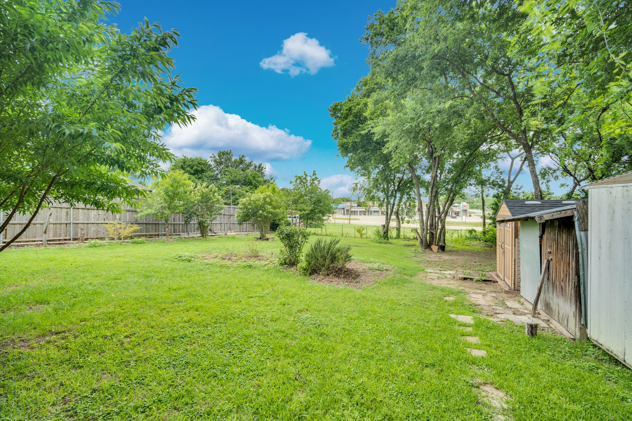 207 N Lyndalyn Avenue Desoto TX 75115