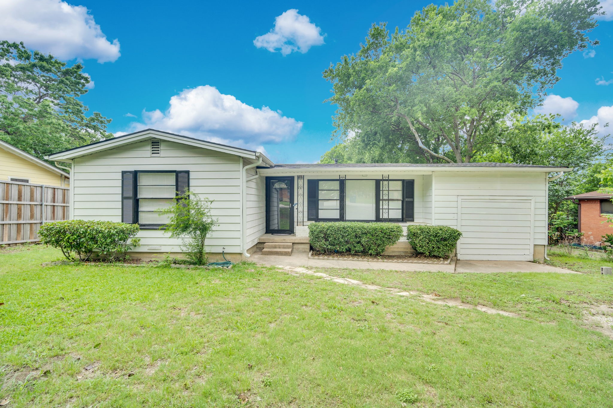 207 N Lyndalyn Avenue Desoto TX 75115