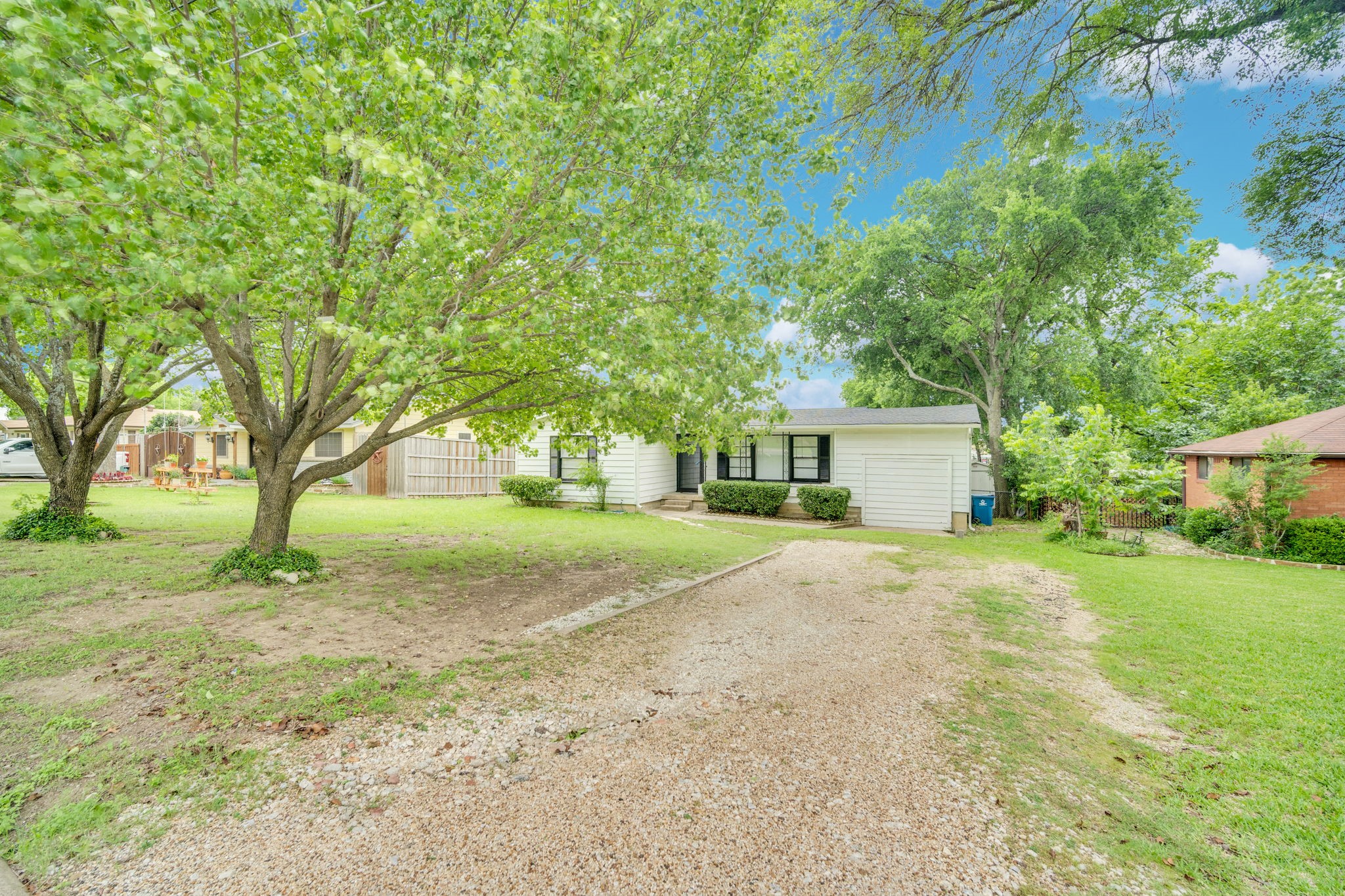 207 N Lyndalyn Avenue Desoto TX 75115
