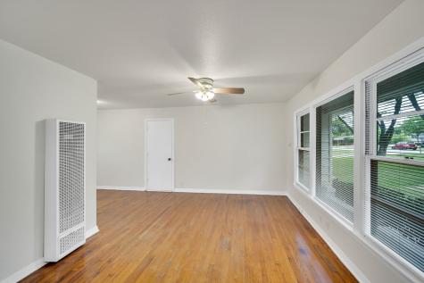 207 N Lyndalyn Avenue Desoto TX 75115