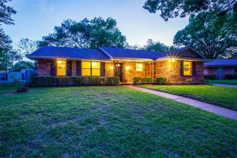 1209 Red Oak Street Ennis TX 75119