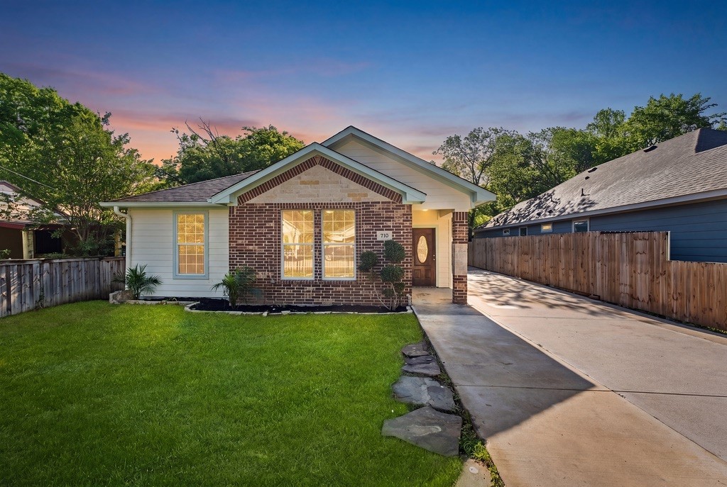 710 Elwayne Avenue Dallas TX 75217
