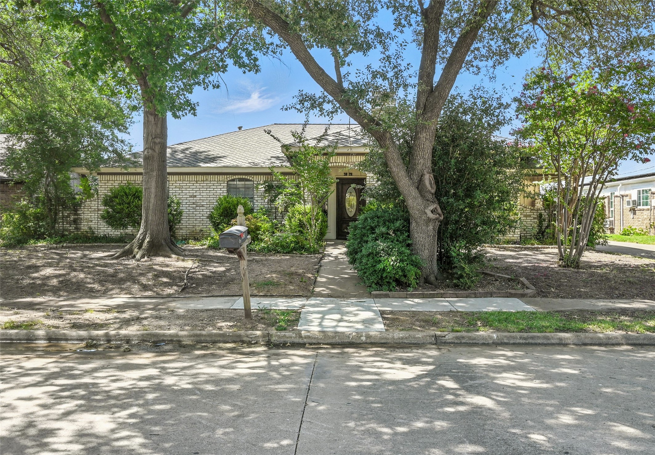 3828 Greenhills Court E Irving TX 75038