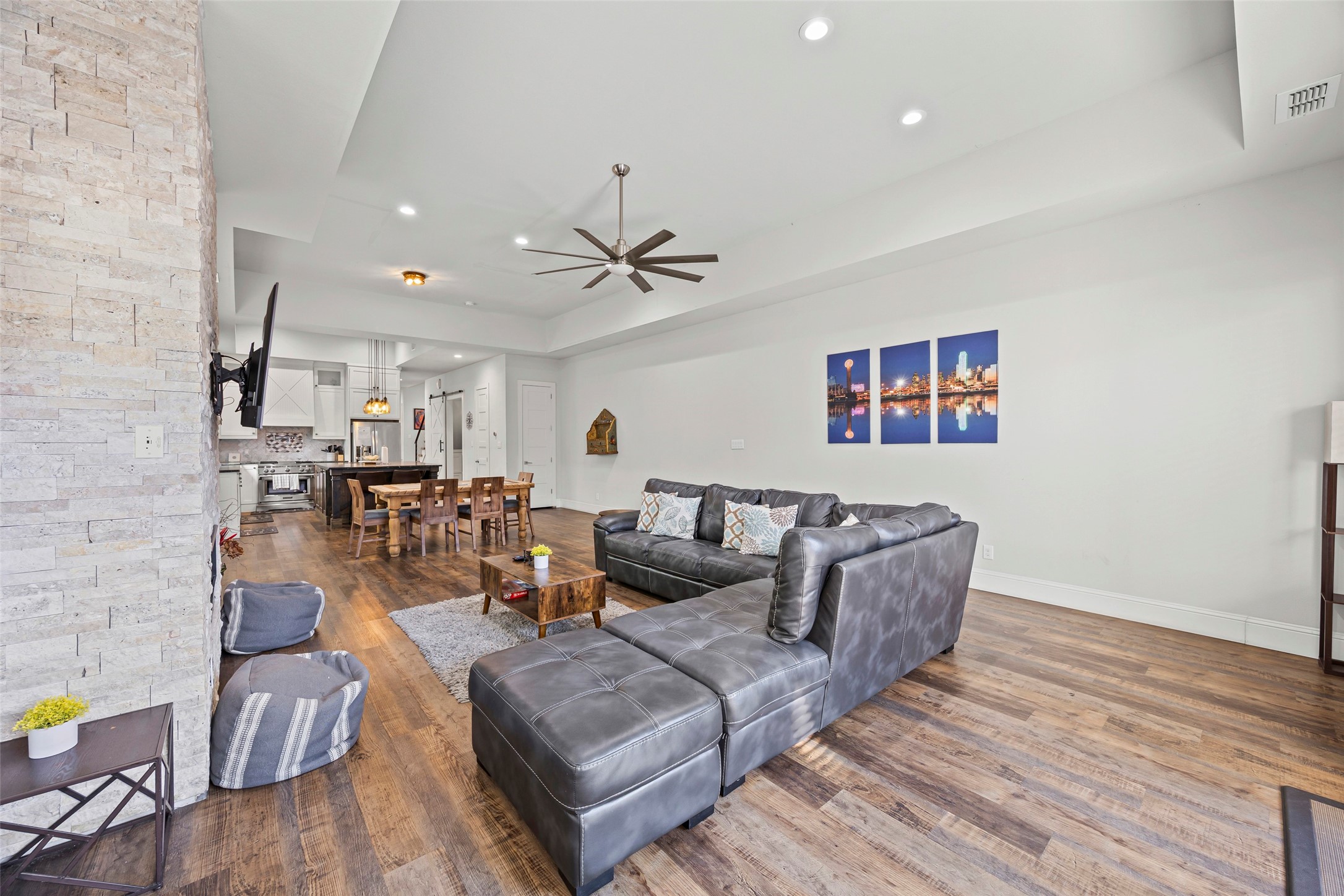 2011 N Prairie Avenue Dallas TX 75204