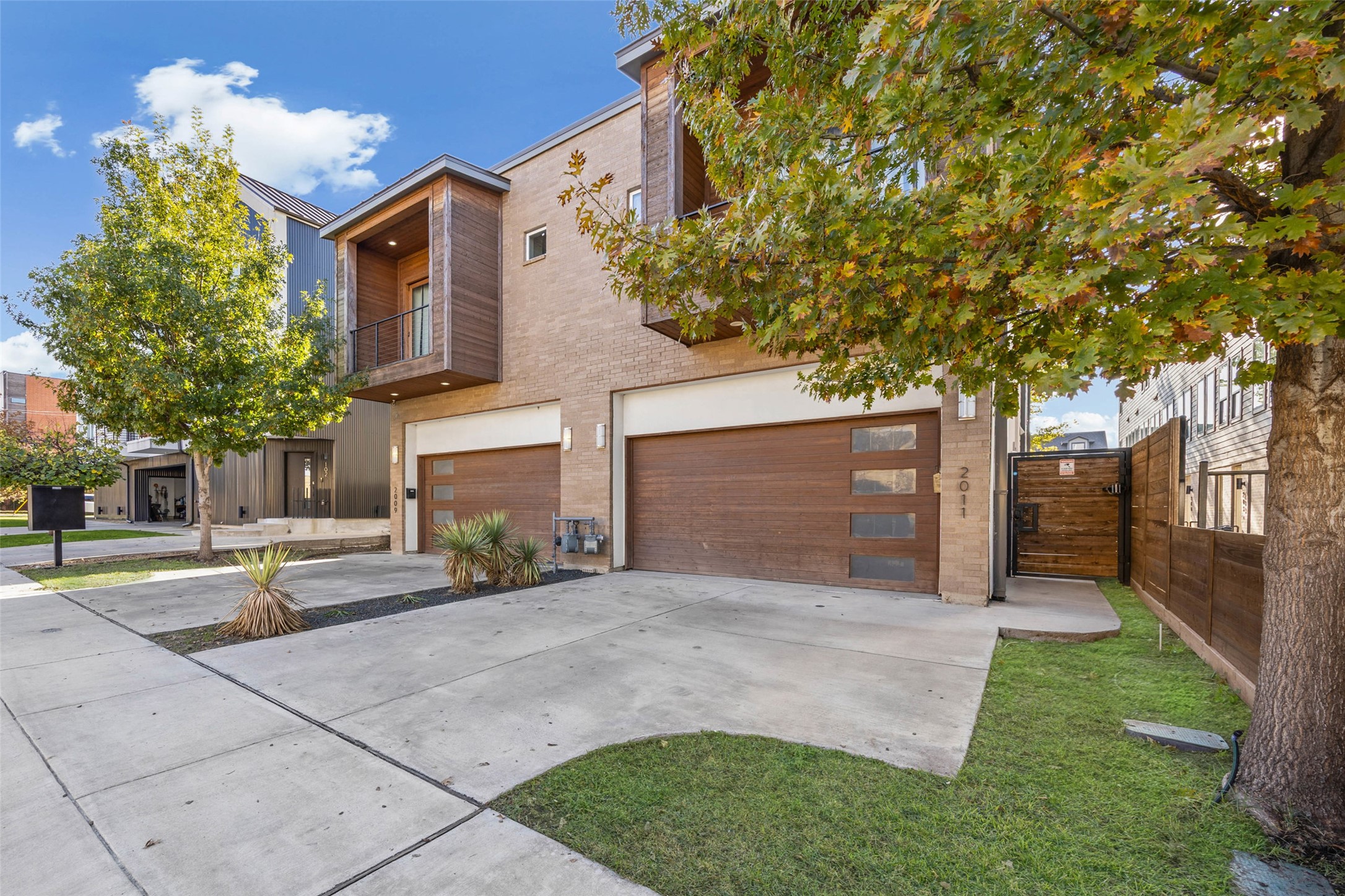 2011 N Prairie Avenue Dallas TX 75204