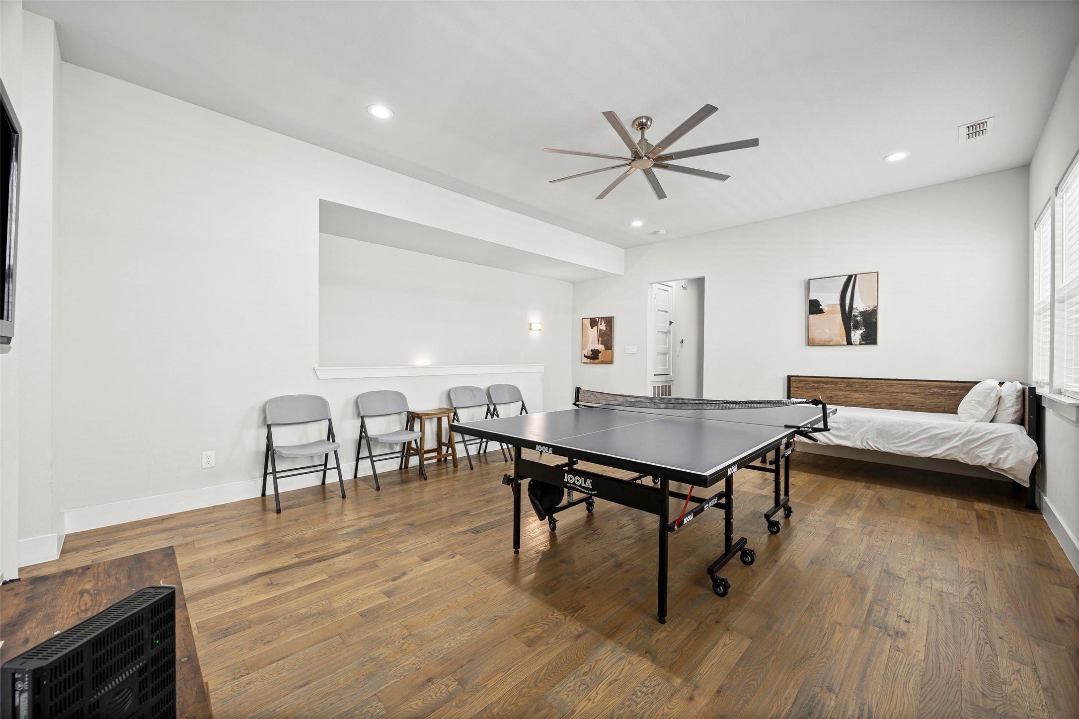 2011 N Prairie Avenue Dallas TX 75204