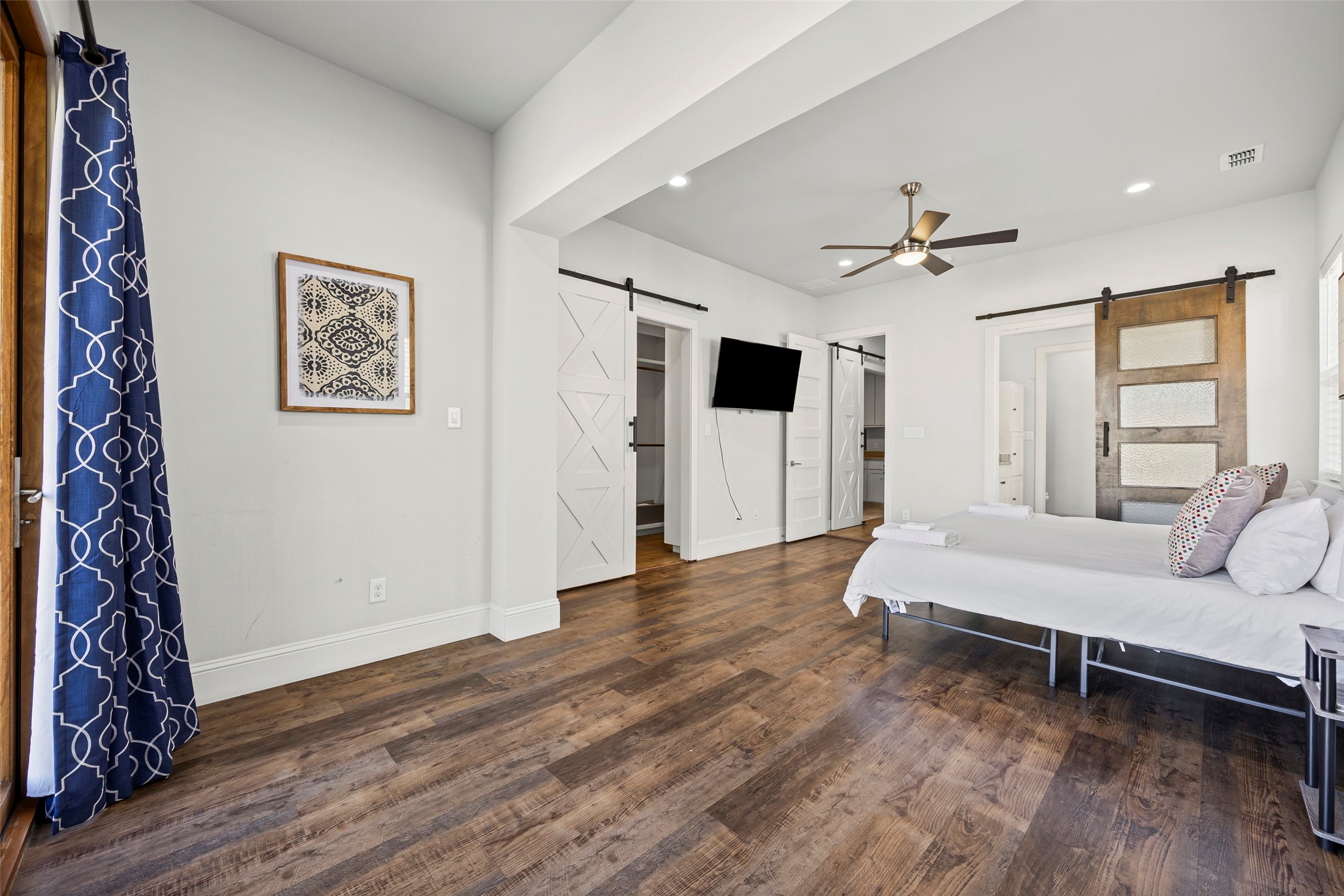 2011 N Prairie Avenue Dallas TX 75204