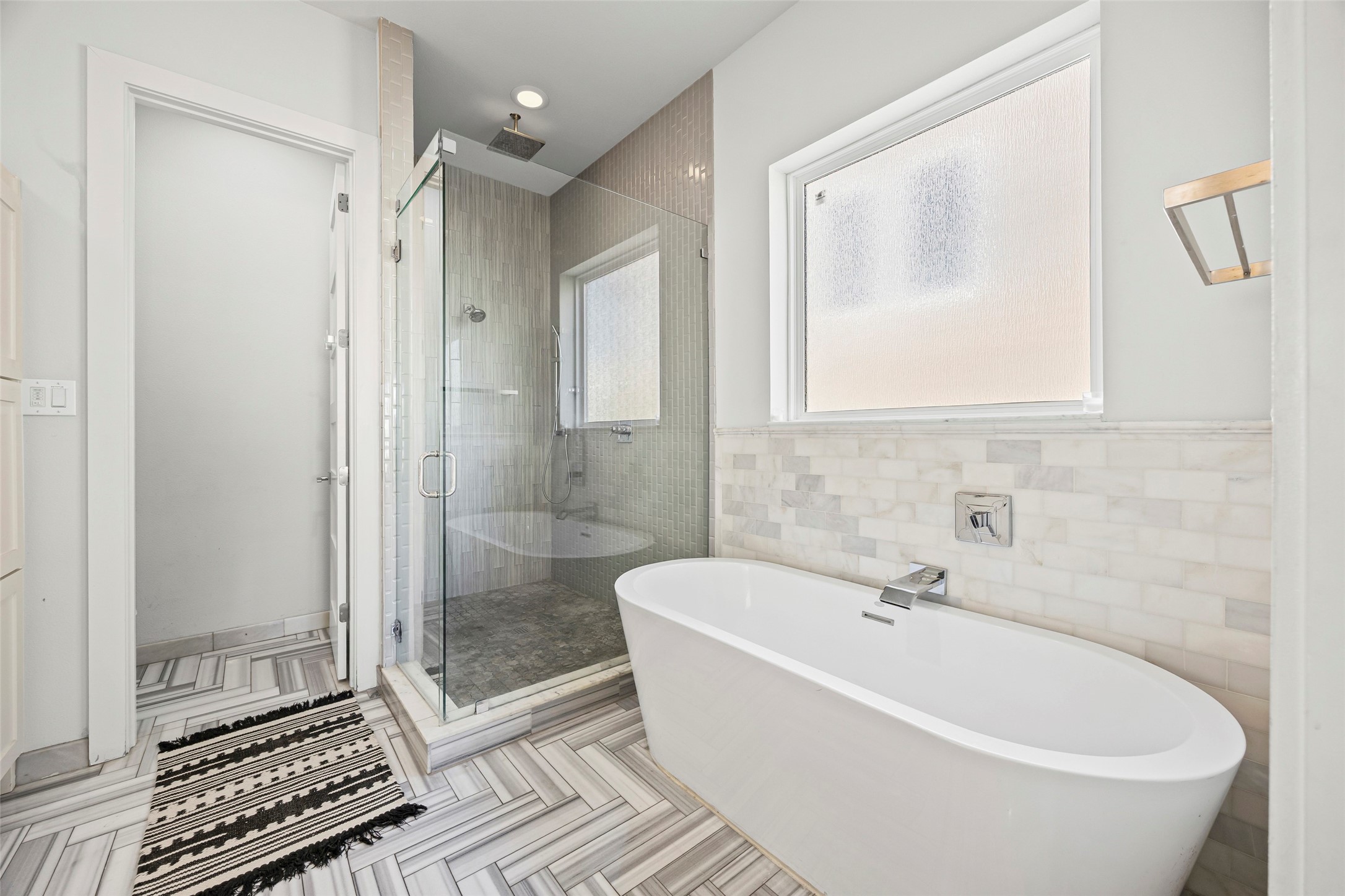 2011 N Prairie Avenue Dallas TX 75204