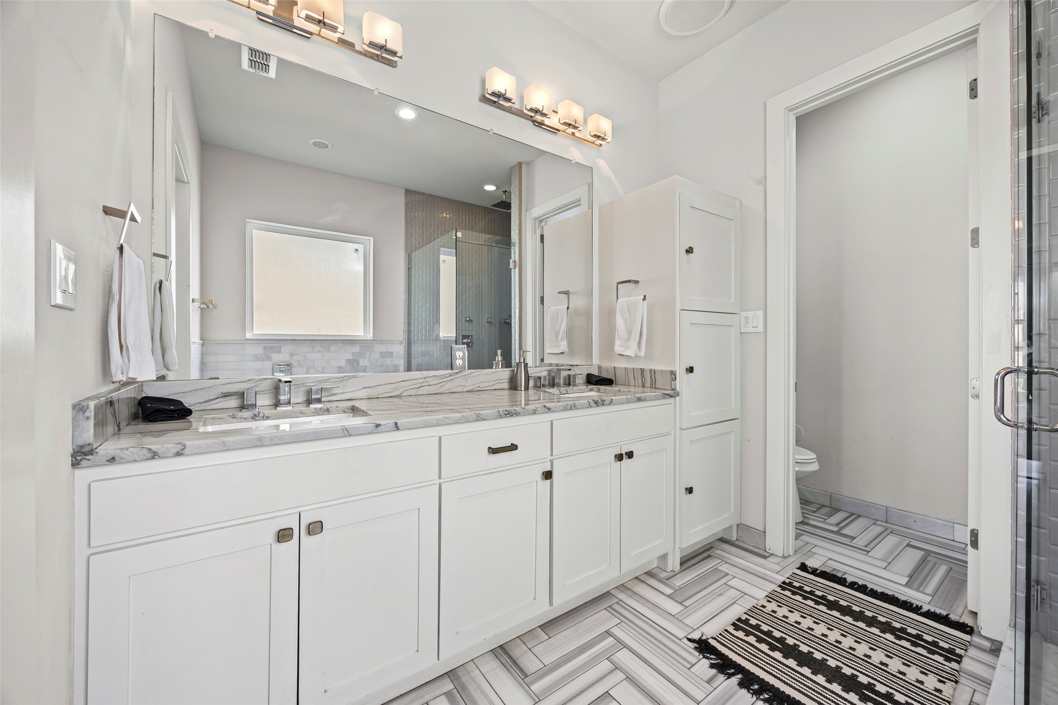 2011 N Prairie Avenue Dallas TX 75204