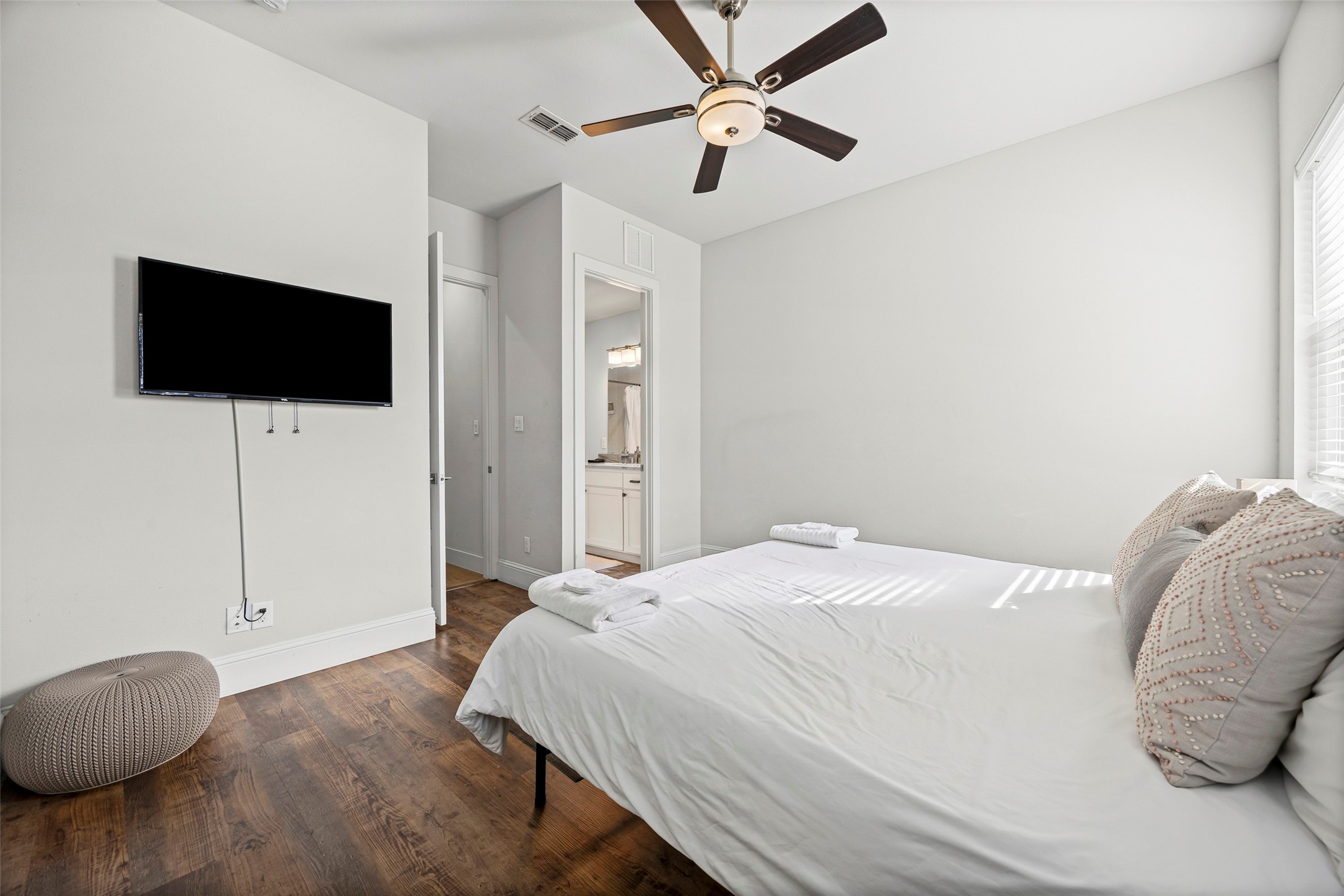 2011 N Prairie Avenue Dallas TX 75204