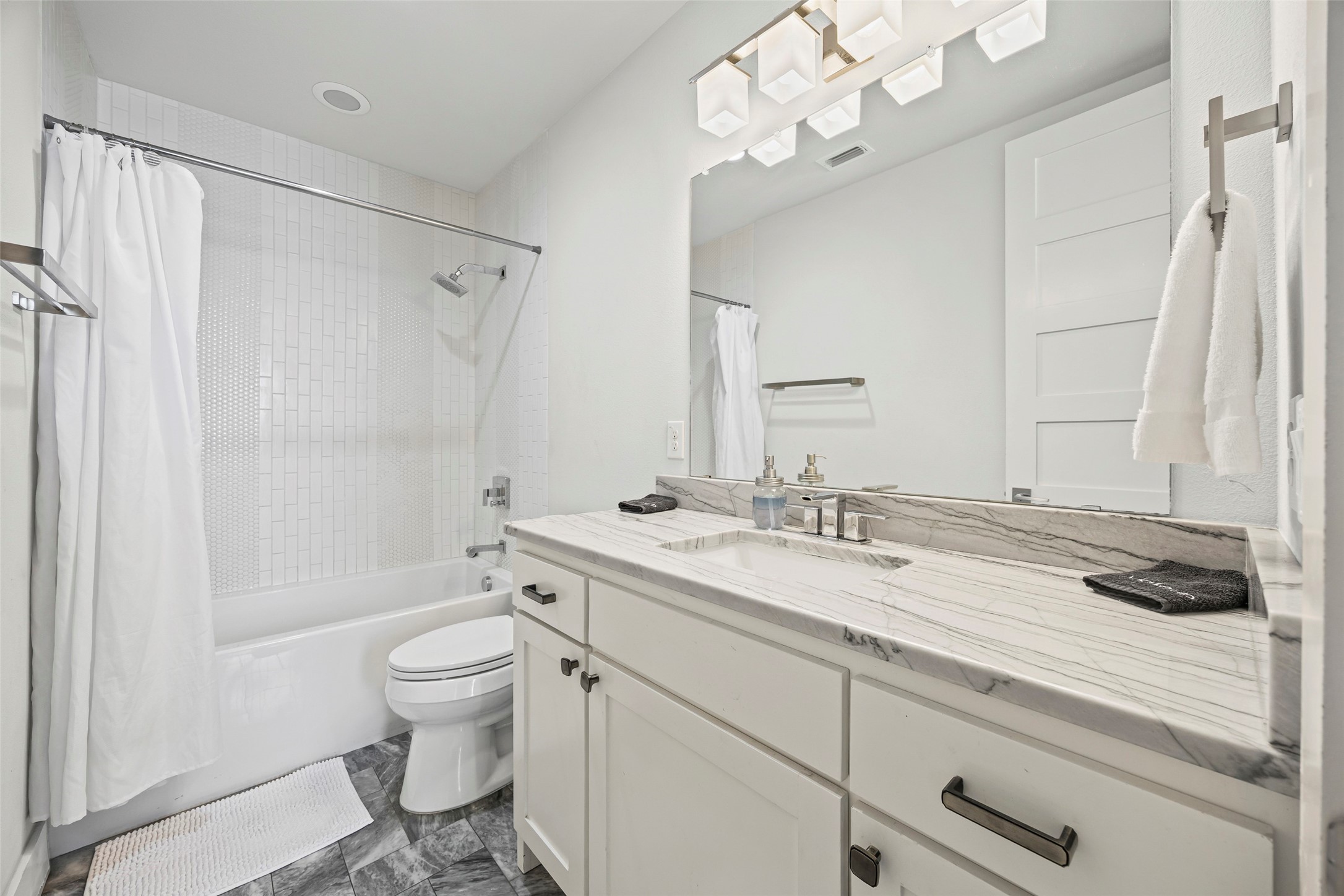 2011 N Prairie Avenue Dallas TX 75204