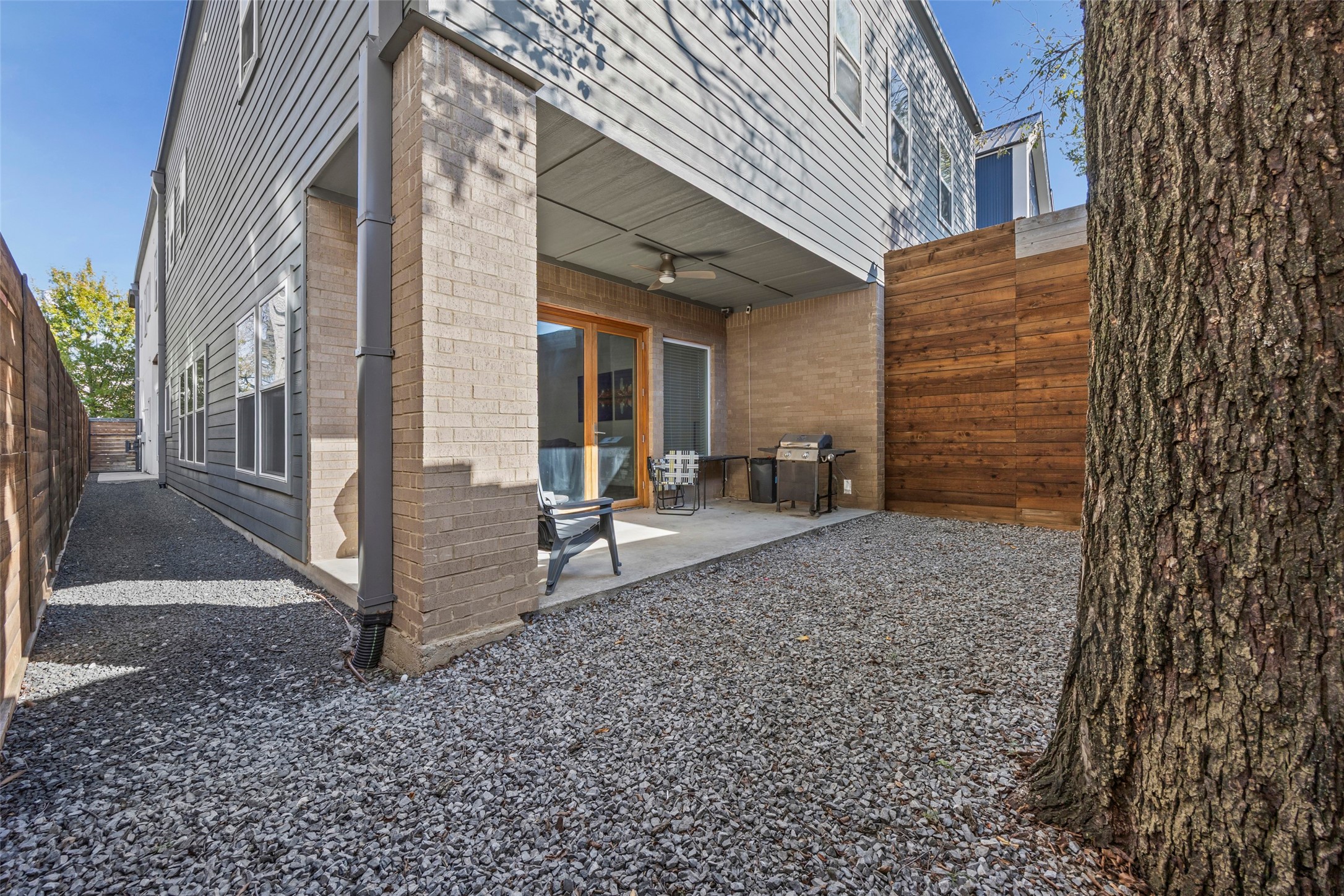 2011 N Prairie Avenue Dallas TX 75204