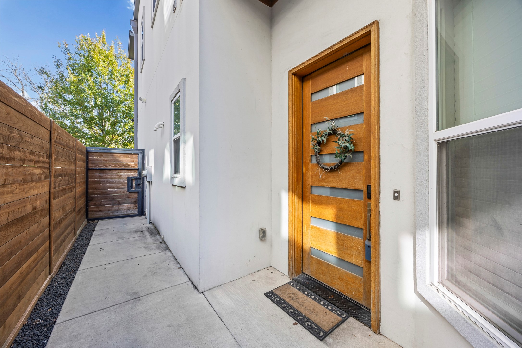 2011 N Prairie Avenue Dallas TX 75204