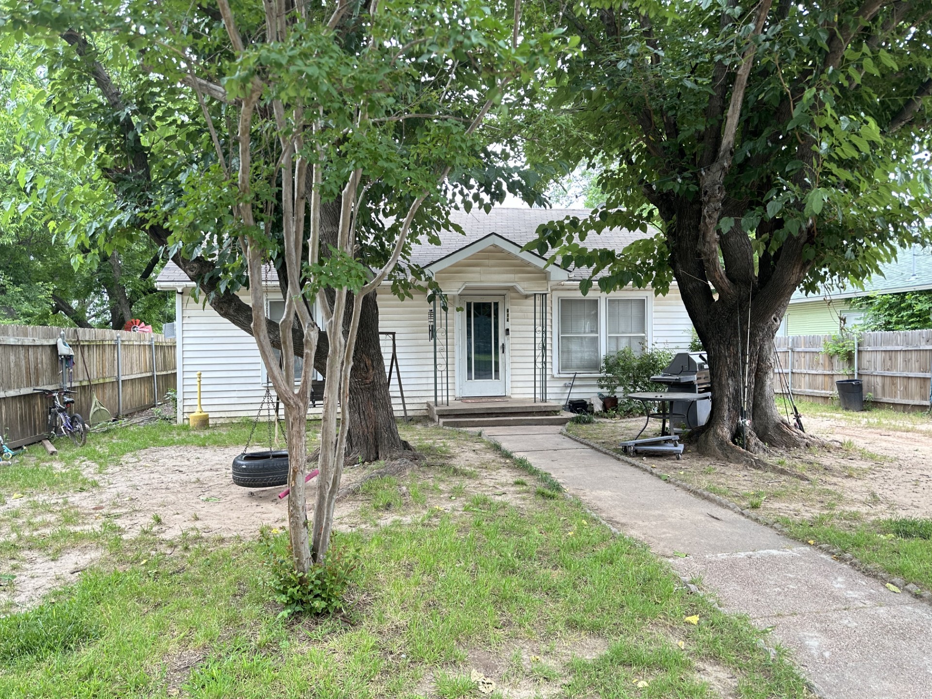 209 Washington Street Bowie TX 76230
