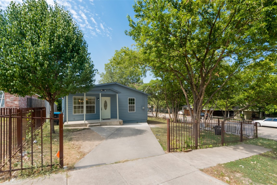 2400 Dundee Avenue Fort Worth TX 76106