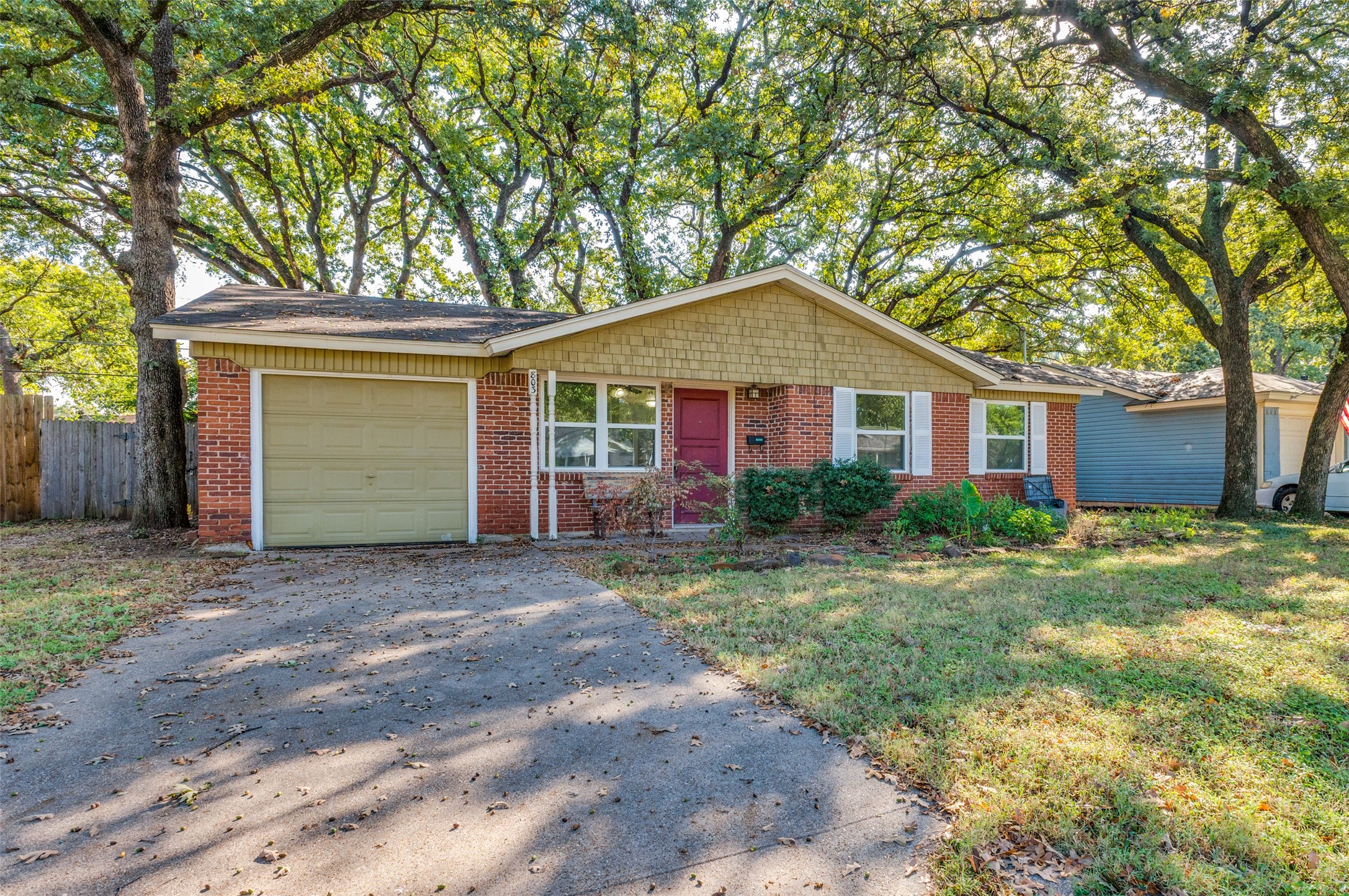 803 Clover Park Drive Arlington TX 76013
