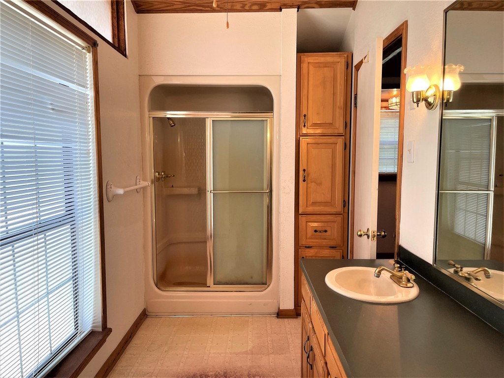 476 Lcr 759 Groesbeck TX 76642