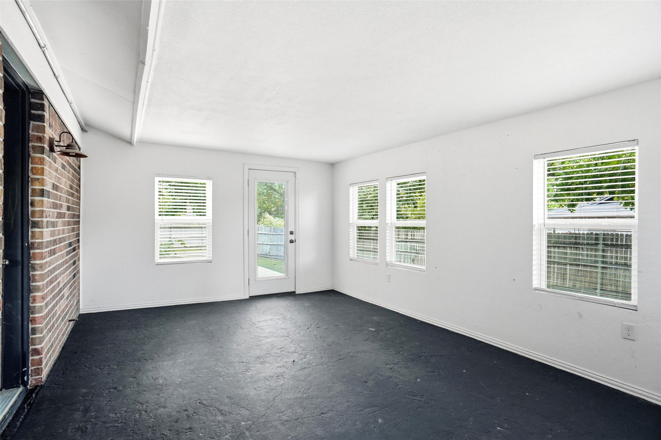 261 Timberlake Drive Azle TX 76020