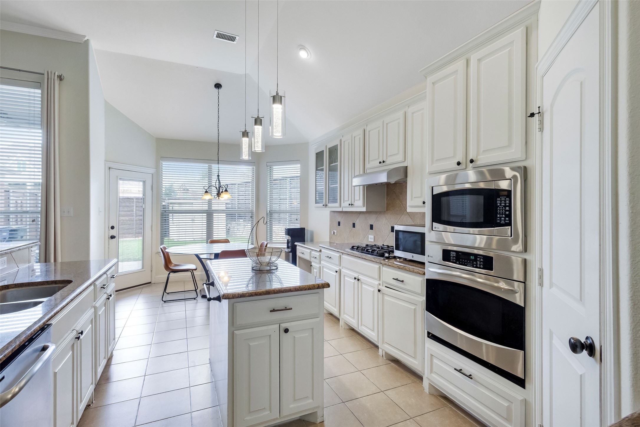 3001 Knightsbridge Lane Garland TX 75043