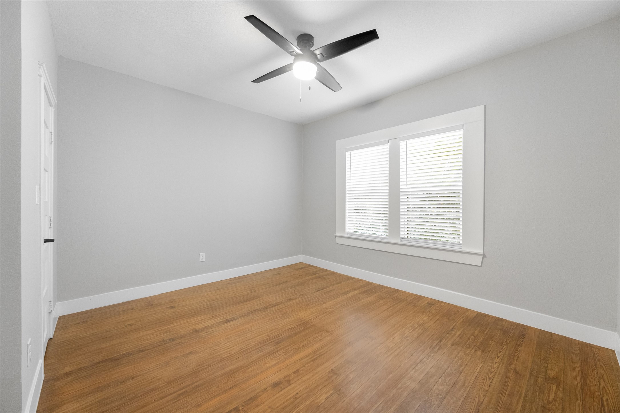 813 Elsbeth Street Dallas TX 75208