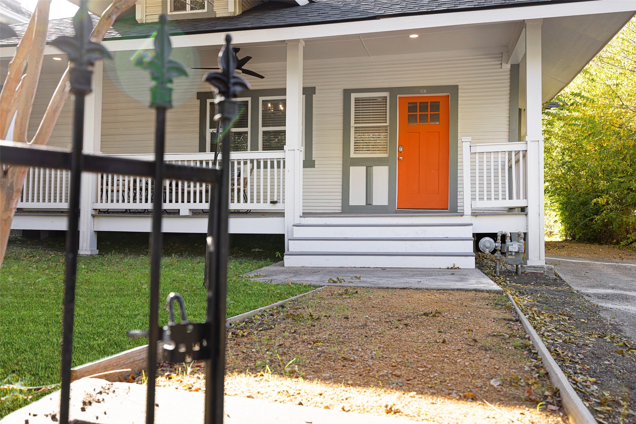813 Elsbeth Street Dallas TX 75208