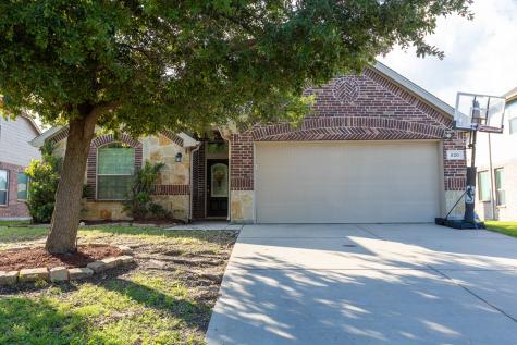 820 Misty Oak Trail Burleson TX 76028
