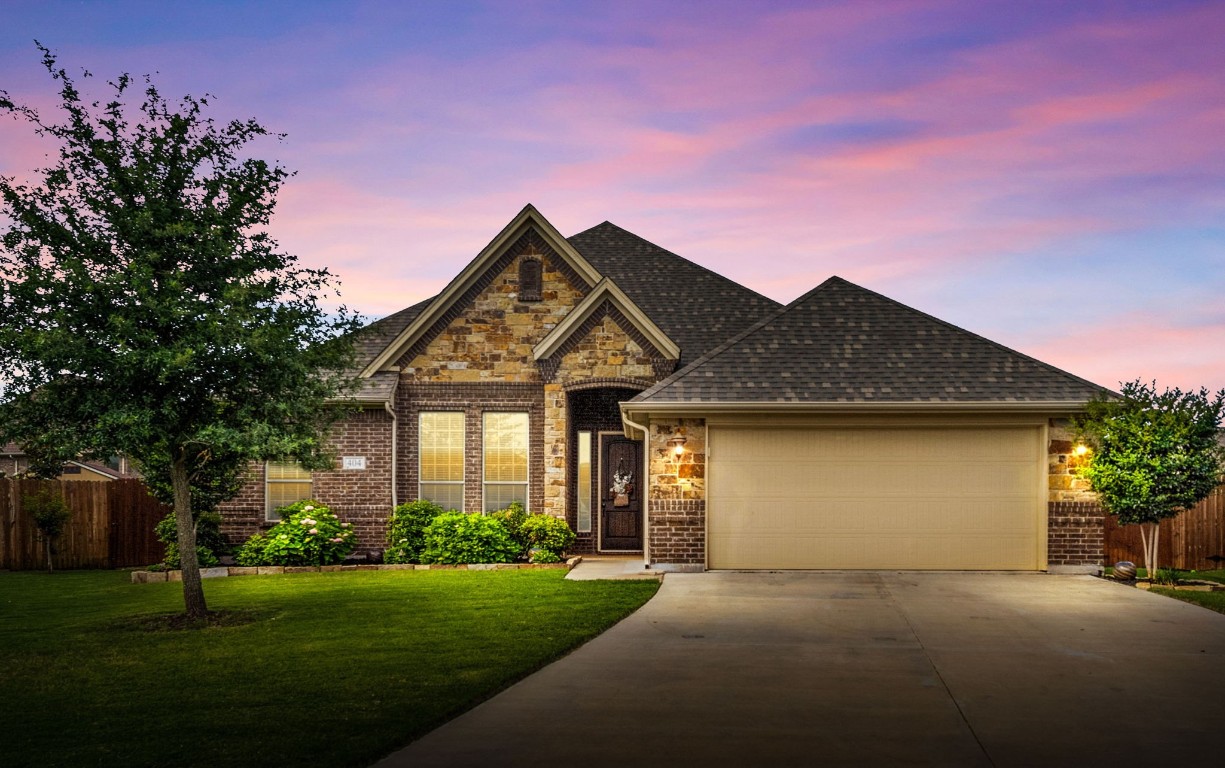 404 Blue Daze Court Burleson TX 76028