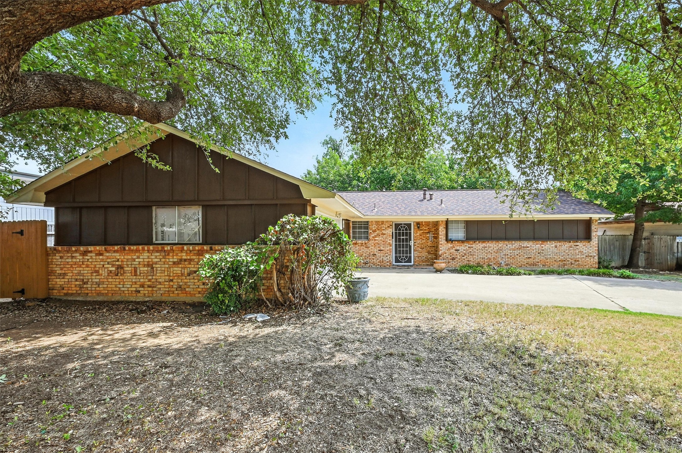 313 Vine Street Euless TX 76040