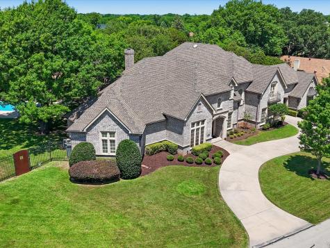 2965 S Sunbeck Circle Farmers Branch TX 75234