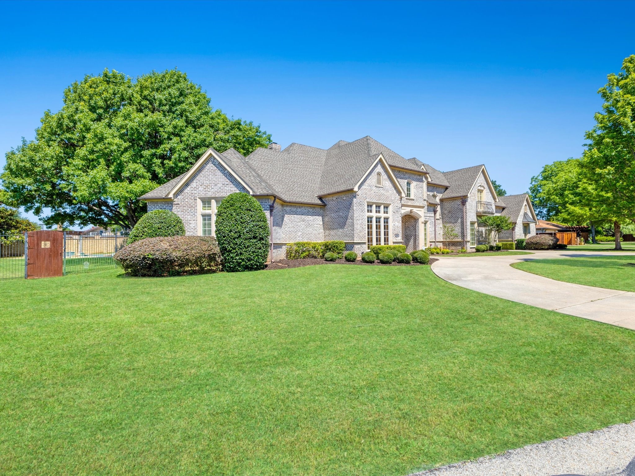 2965 S Sunbeck Circle Farmers Branch TX 75234