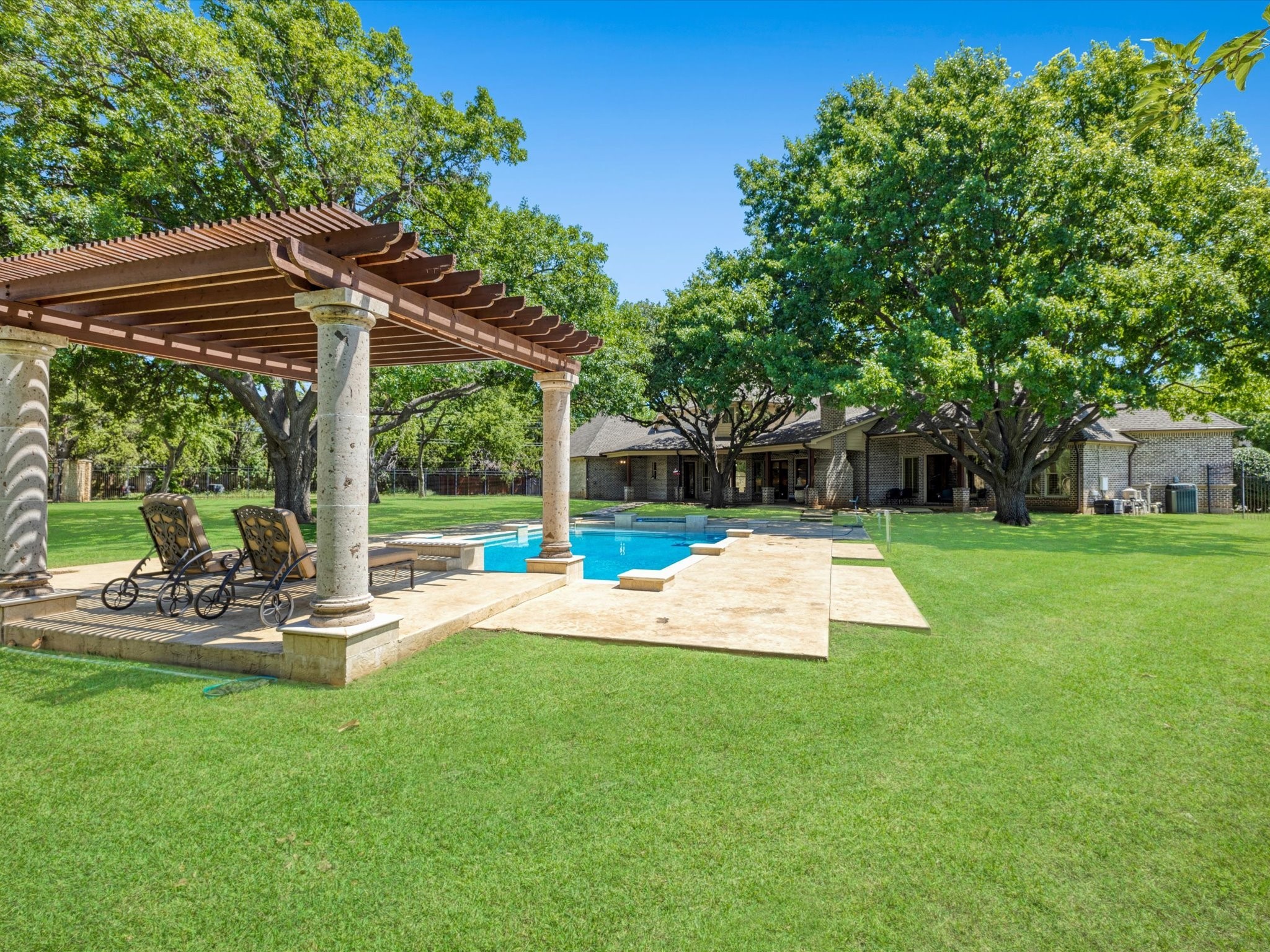 2965 S Sunbeck Circle Farmers Branch TX 75234