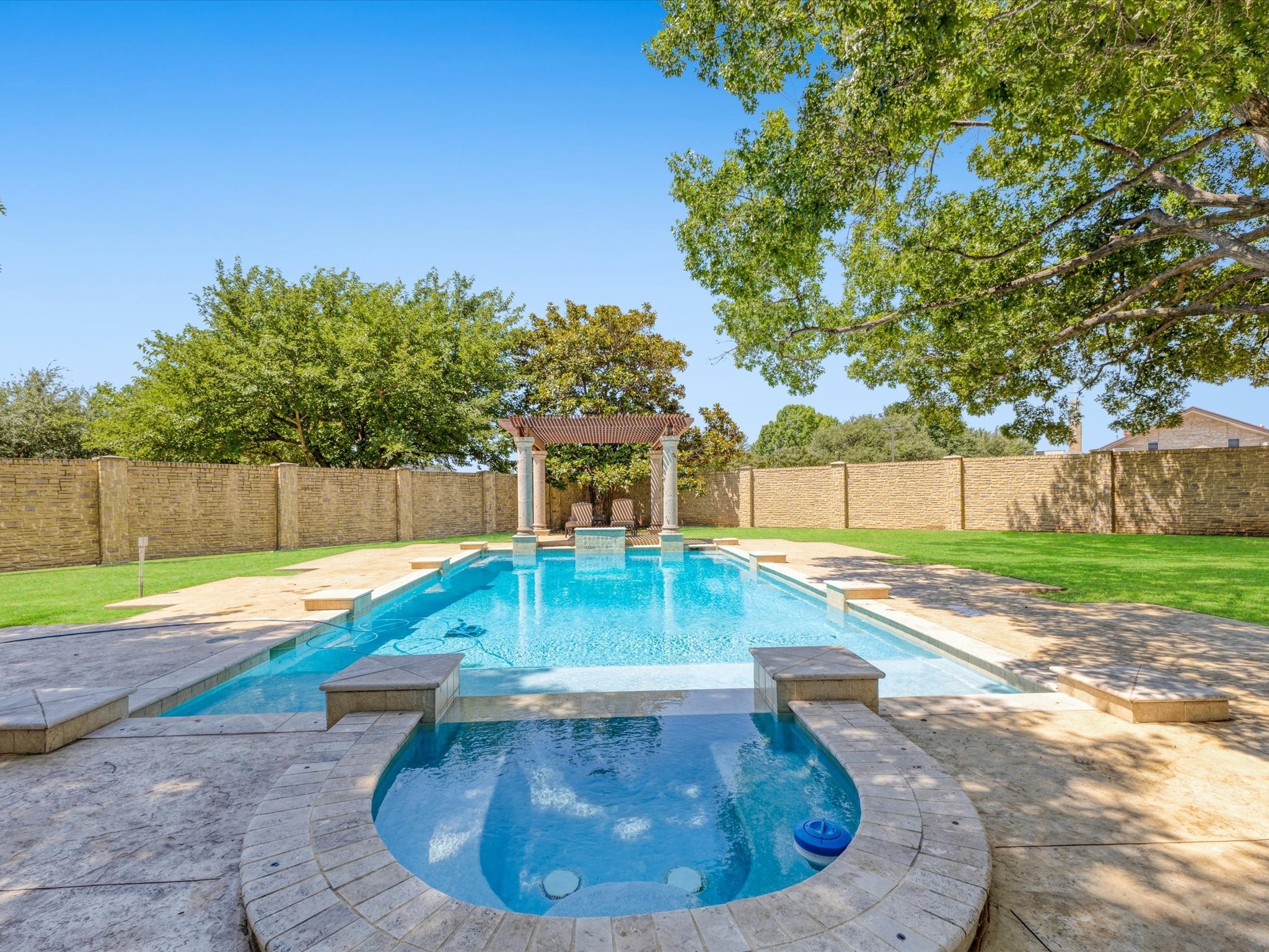 2965 S Sunbeck Circle Farmers Branch TX 75234