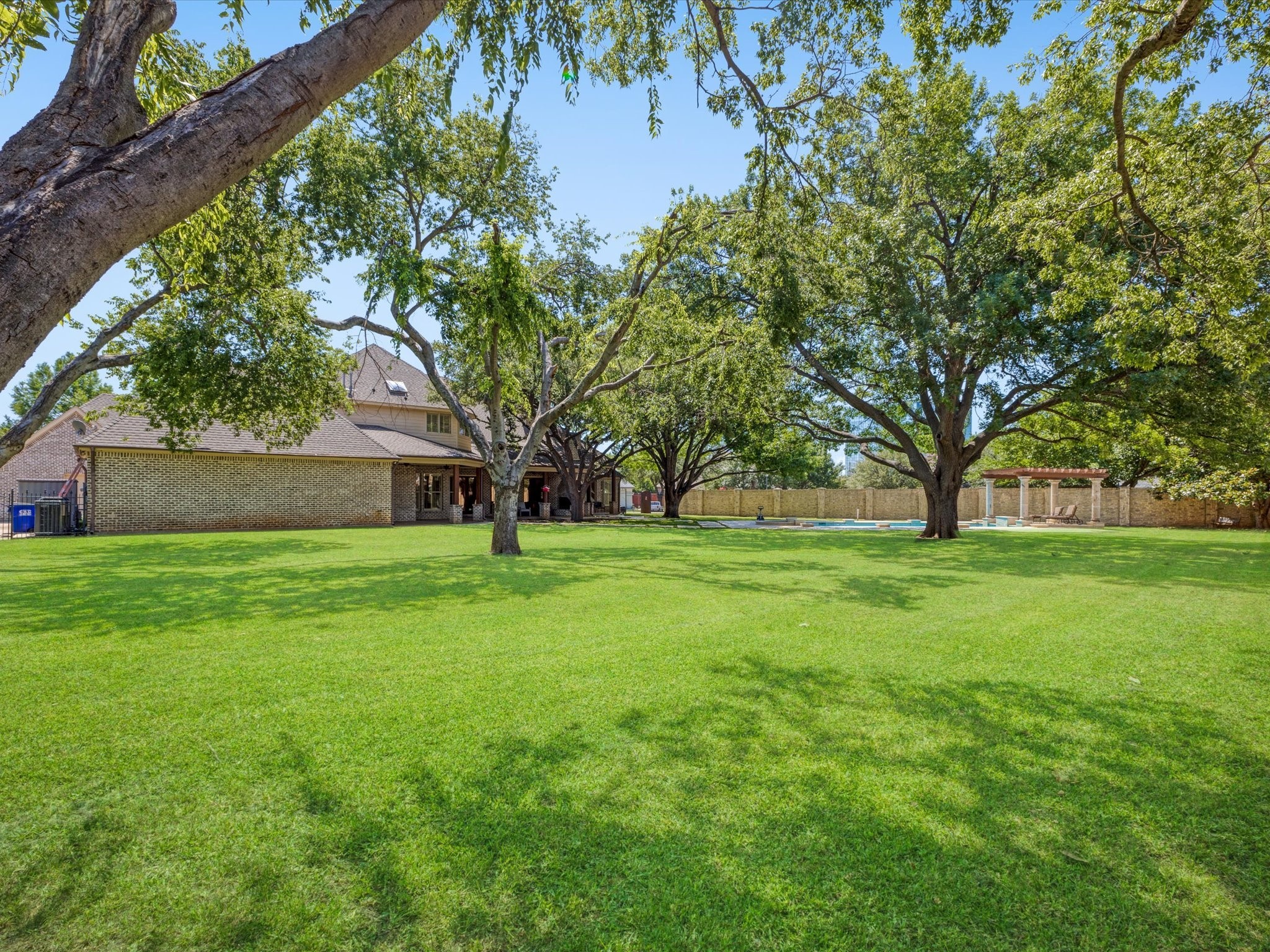 2965 S Sunbeck Circle Farmers Branch TX 75234
