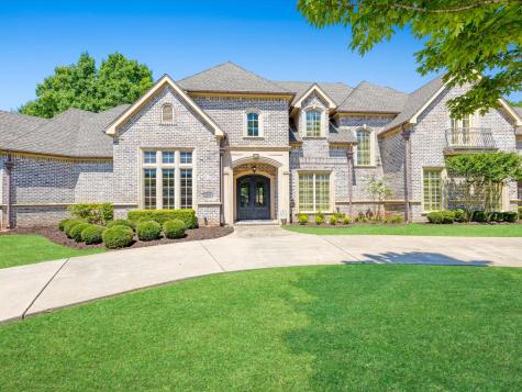 2965 S Sunbeck Circle Farmers Branch TX 75234