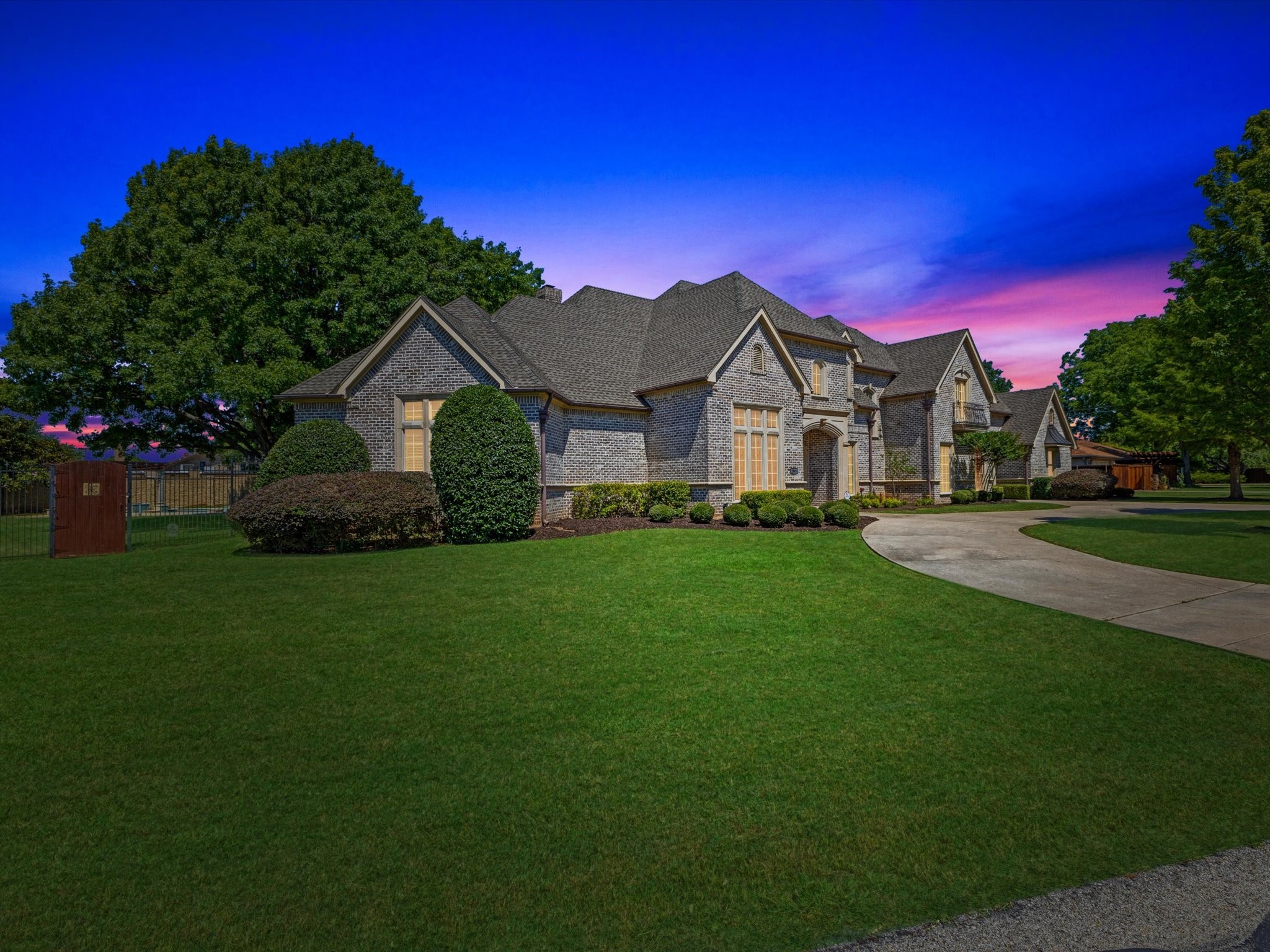 2965 S Sunbeck Circle Farmers Branch TX 75234